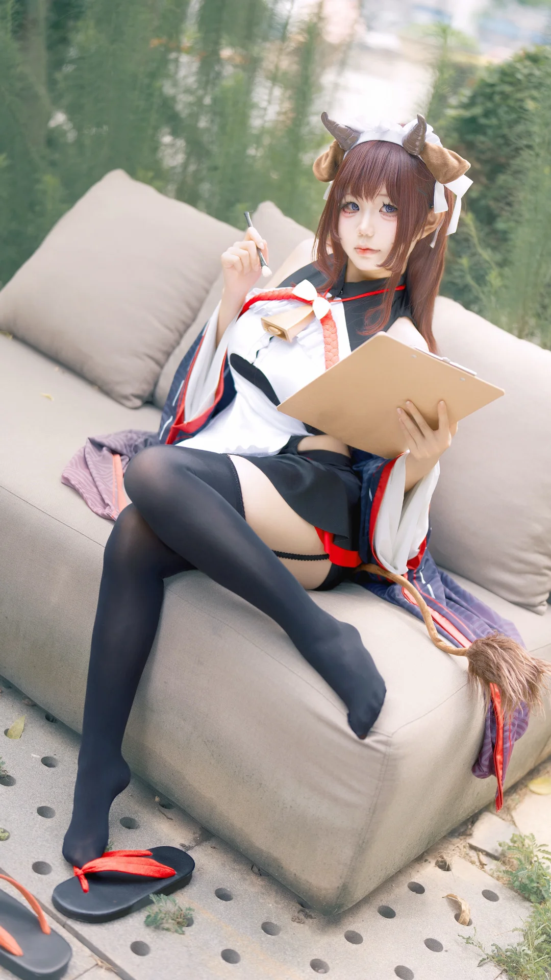 【檻野cos】碧蓝航线里的记录员，坐在沙发上的休闲时刻