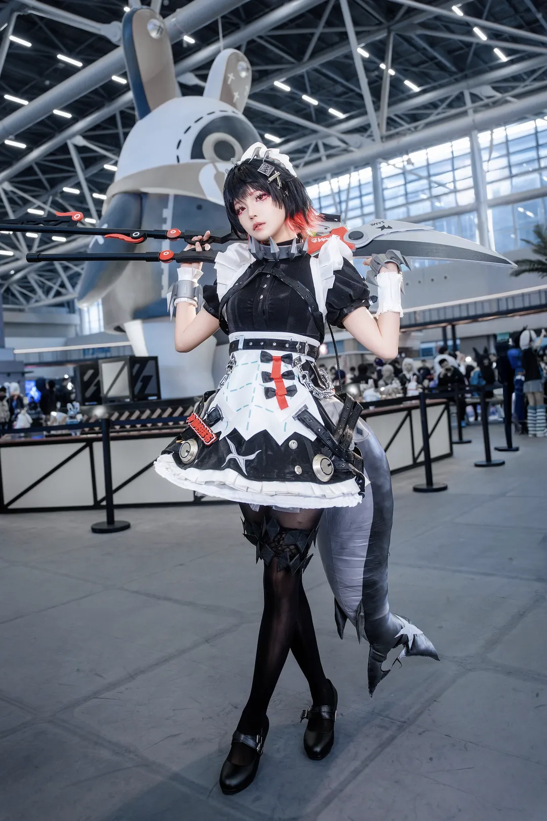 【艾莲乔cos】绝区零fes现场，鲨鱼尾巴真的不能乱碰 - 第 2 张