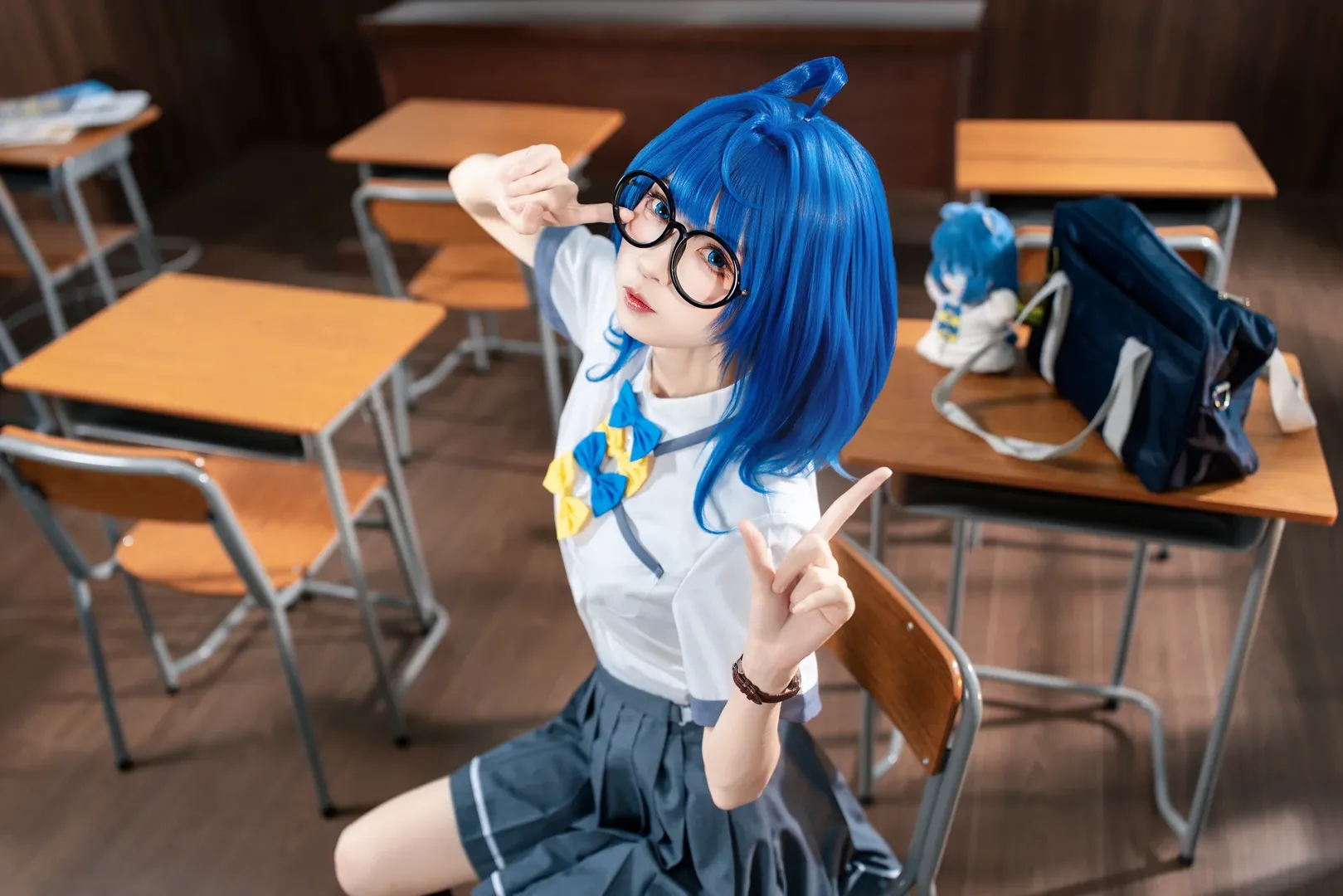 【八奈见杏菜cos】败犬女主太多，课桌上也要叼着面包的快乐 - 第 1 张