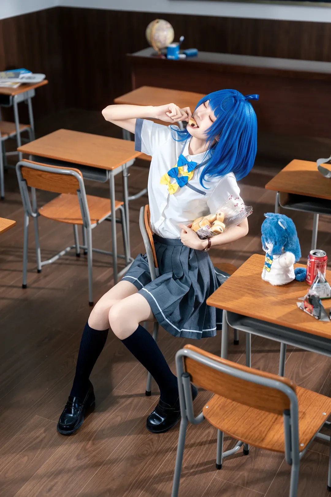 【八奈见杏菜cos】败犬女主太多，课桌上也要叼着面包的快乐 - 第 2 张
