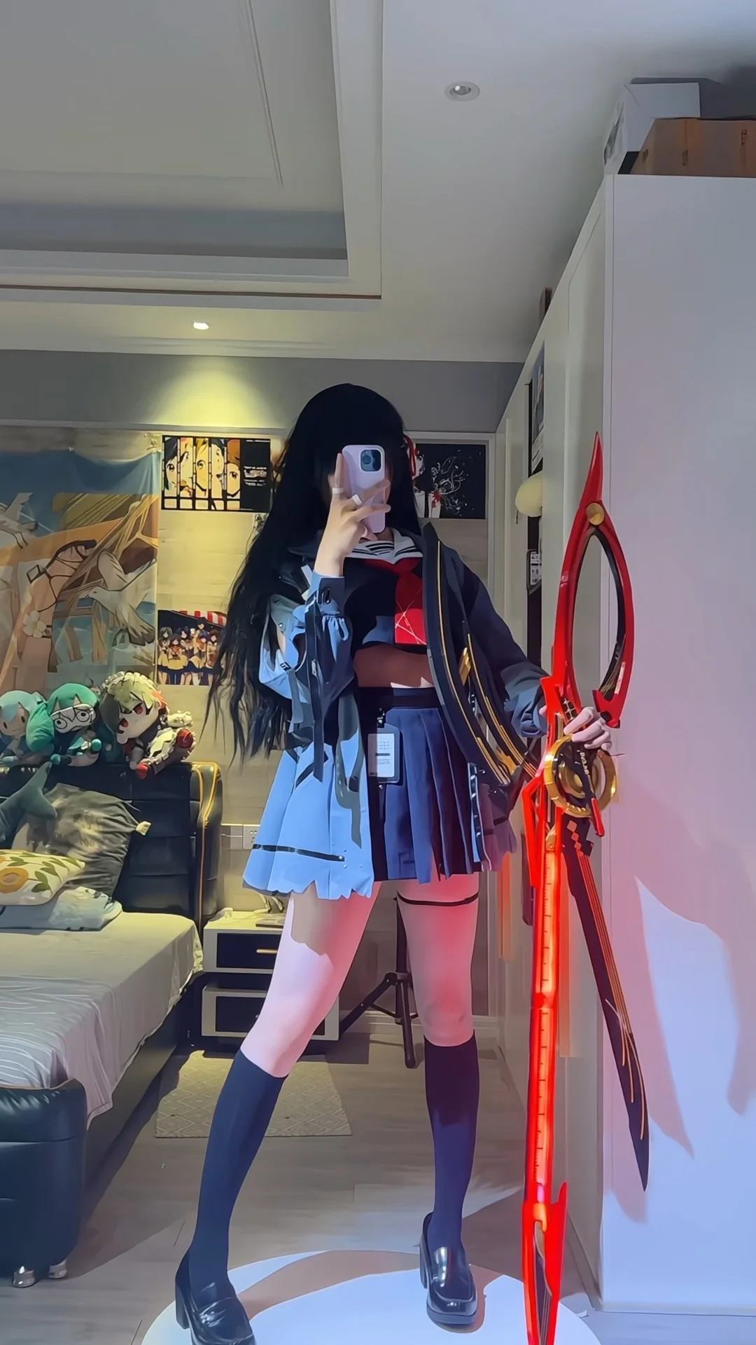 【朽叶家的千小妹cos】红色巨型武器与长筒袜的细节分享 - 第 1 张