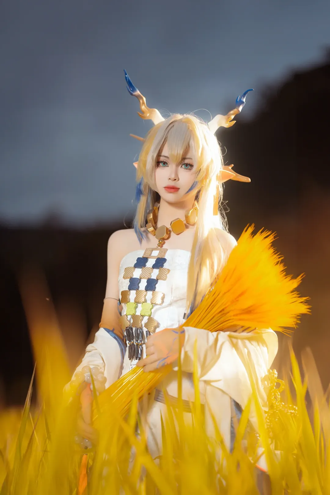 【黍cos】明日方舟金黄色的麦田和夜景人像的绝佳搭配 - 第 3 张
