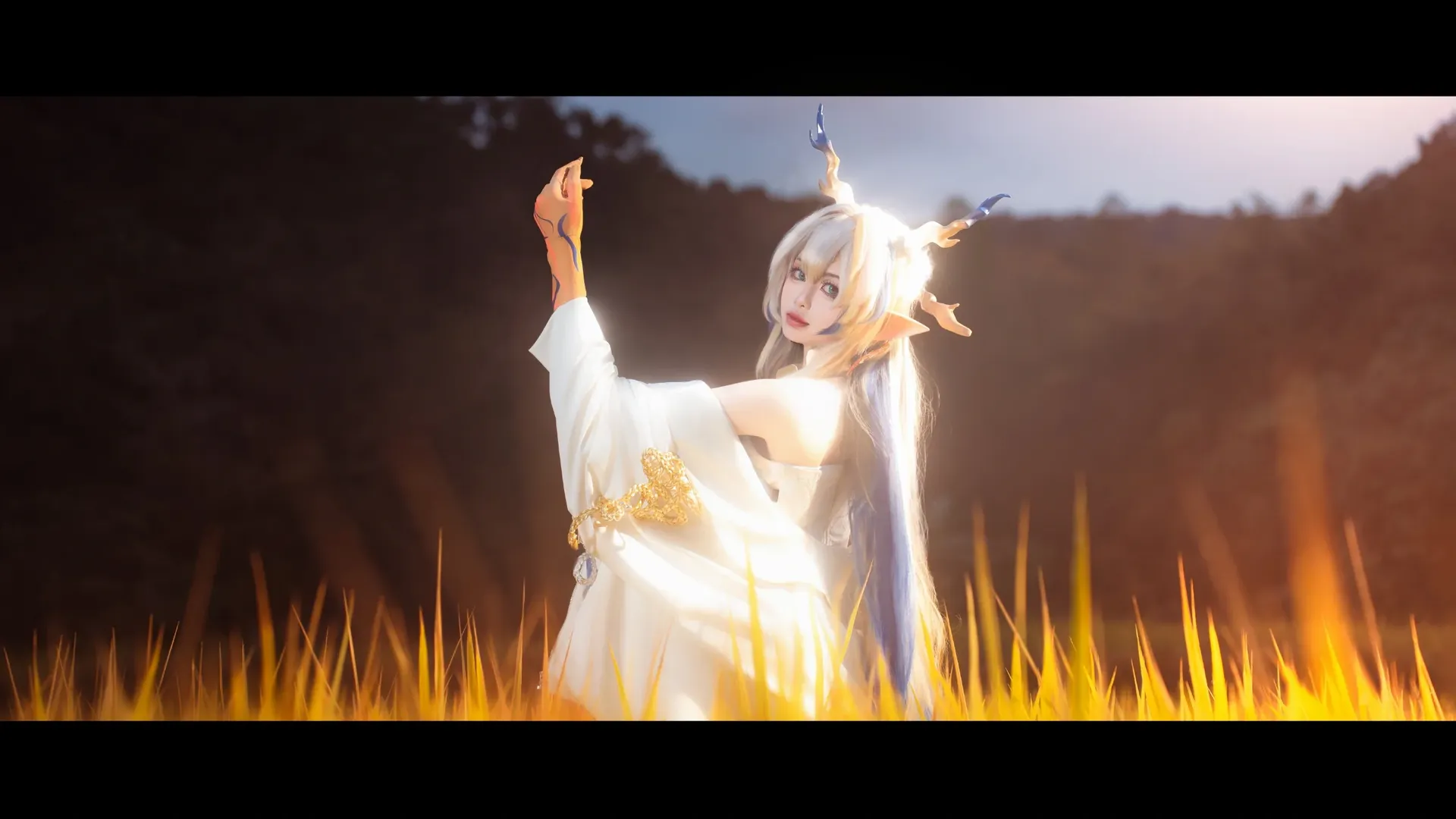 【黍cos】明日方舟金黄色的麦田和夜景人像的绝佳搭配 - 第 4 张