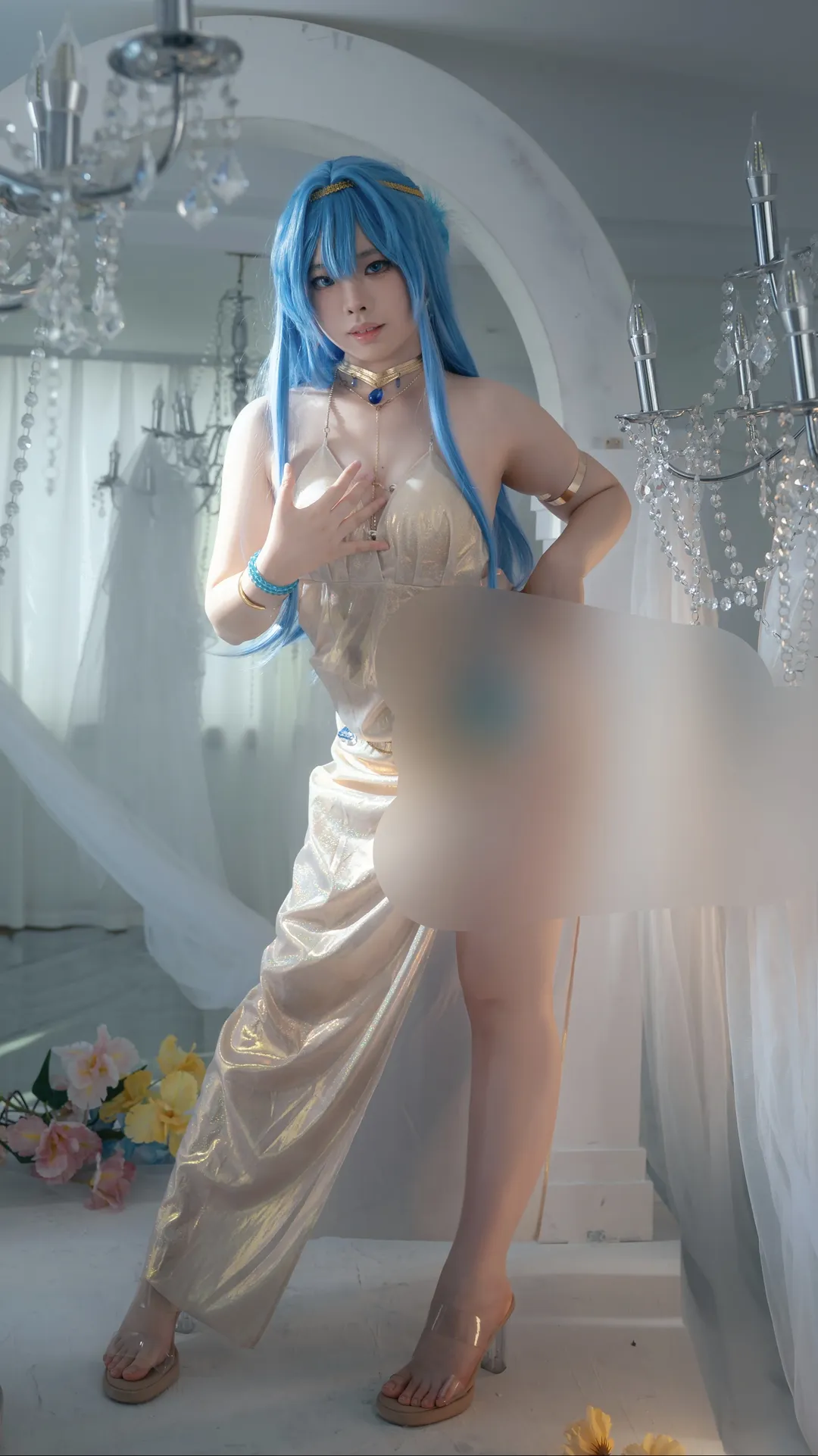 【海伦cos】胜利女神NIKKE，白色制服和蓝发带来的片场日常