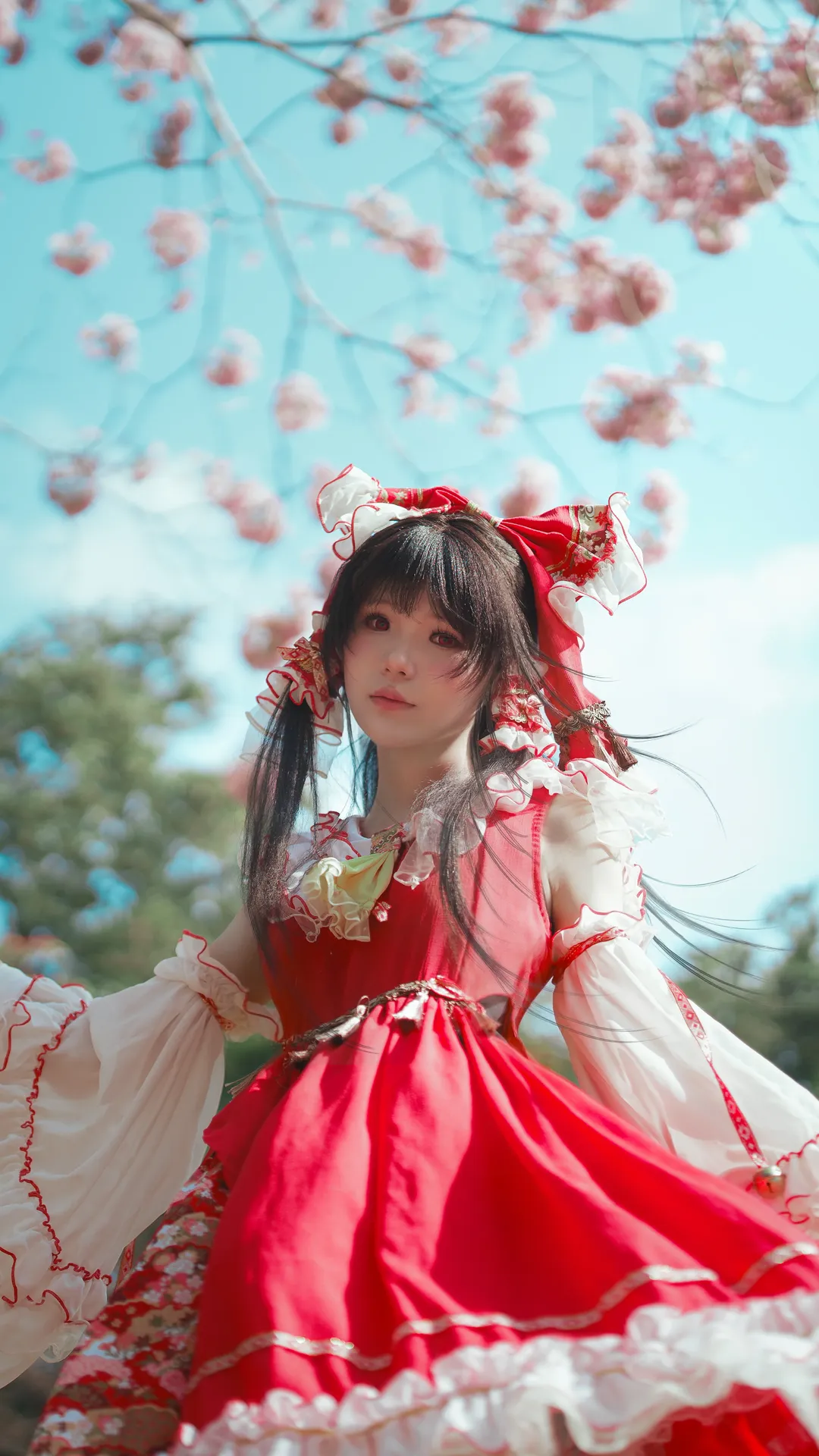 【博丽灵梦cos】东方Project红白巫女与粉花风铃木的春日纪