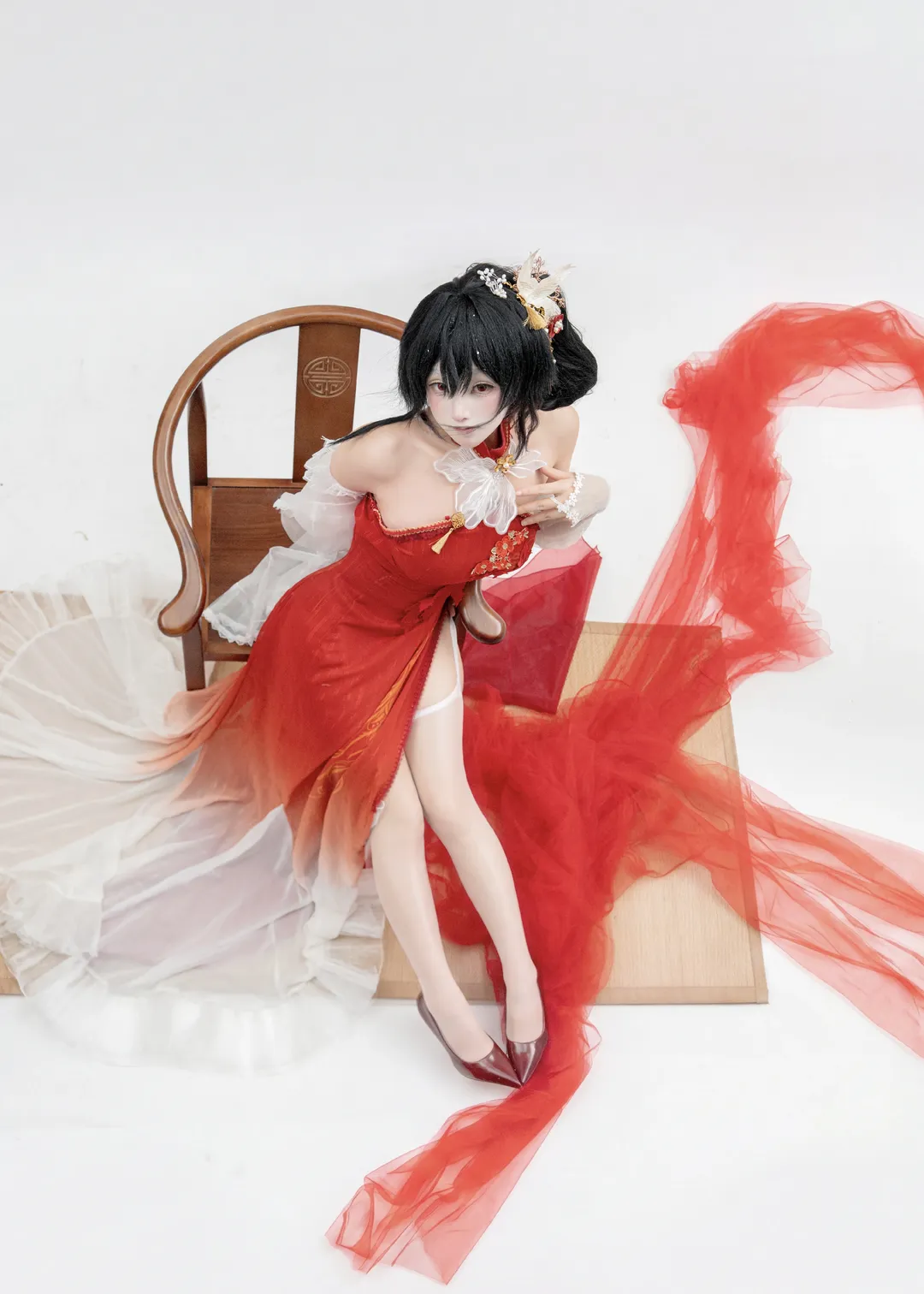 【镇海cos】碧蓝航线的红白婚服，优雅与性感并存