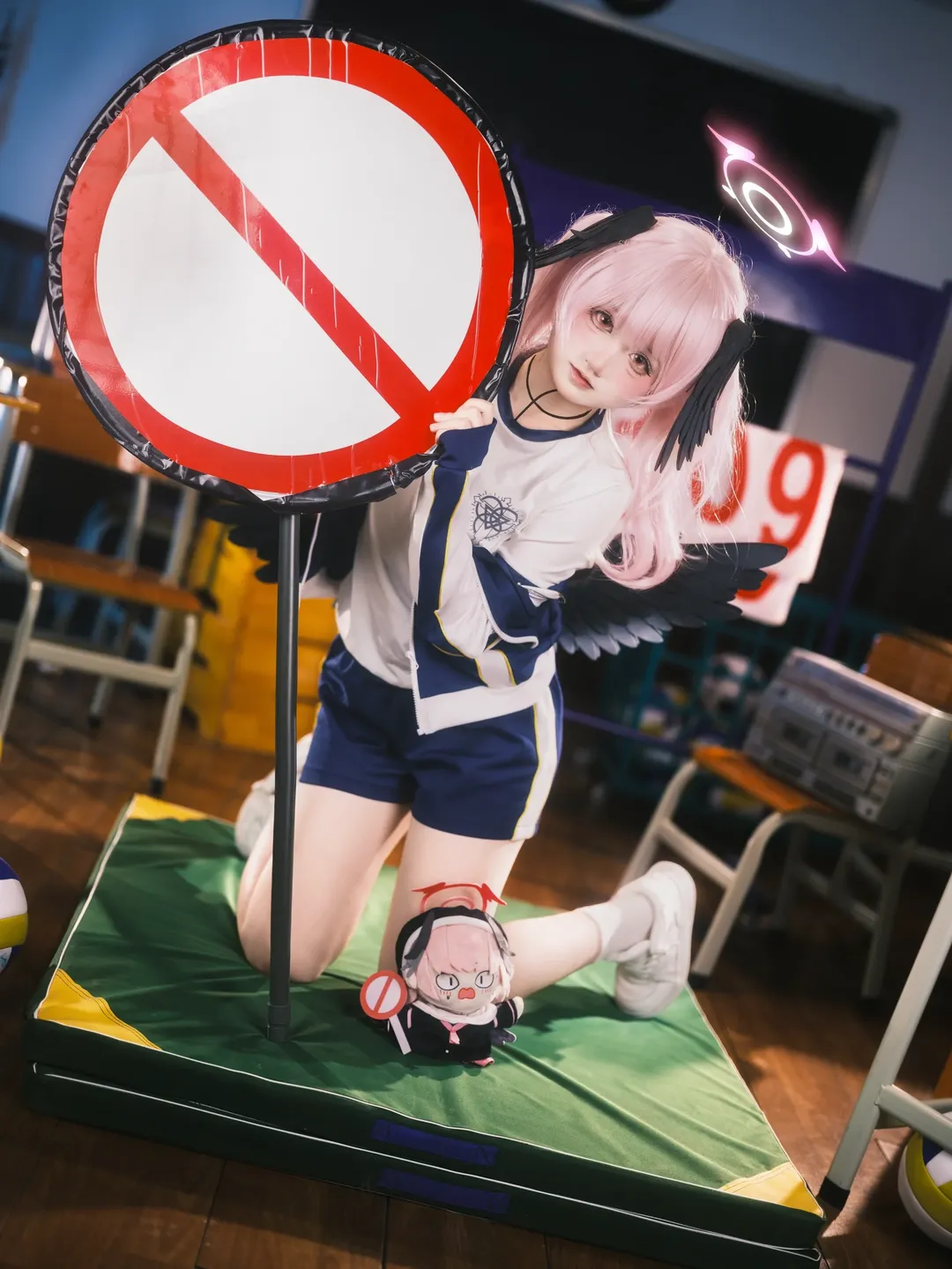 【下江小春cos】蔚藍檔案體操服，舉起禁令牌的運動瞬間 - 第 1 張