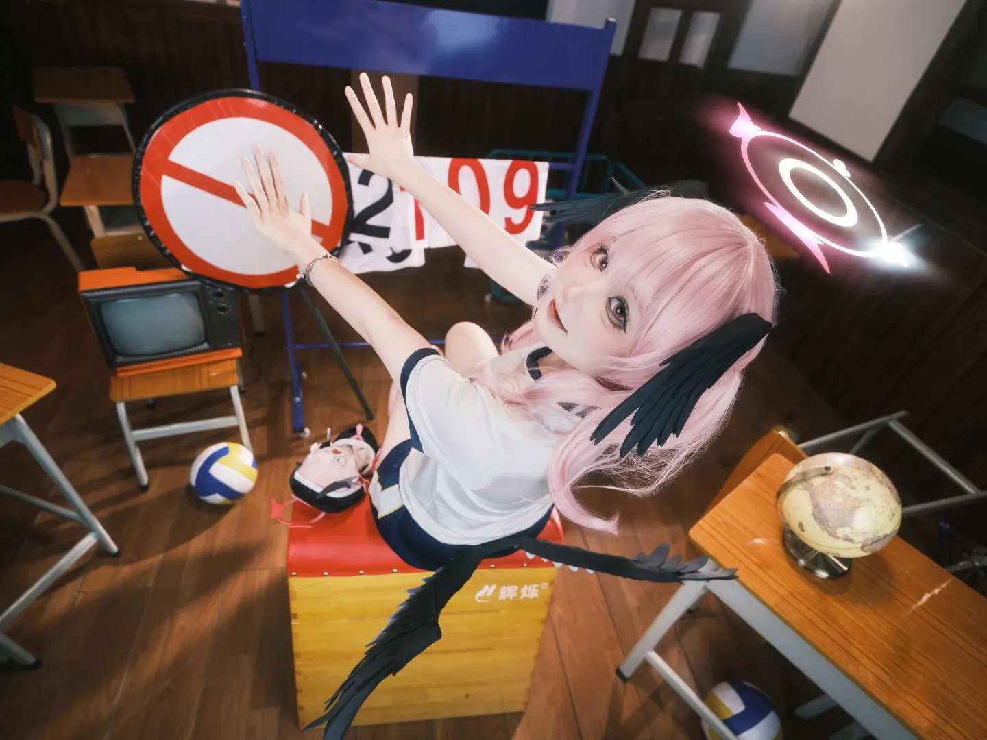 【下江小春cos】蔚蓝档案体操服，举起禁令牌的运动瞬间