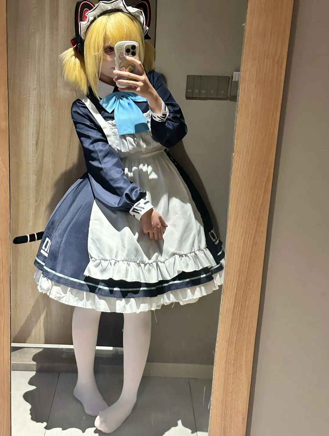【小桃cos】蔚藍檔案的小桃，角落裡的女僕裝自拍 - 第 3 張