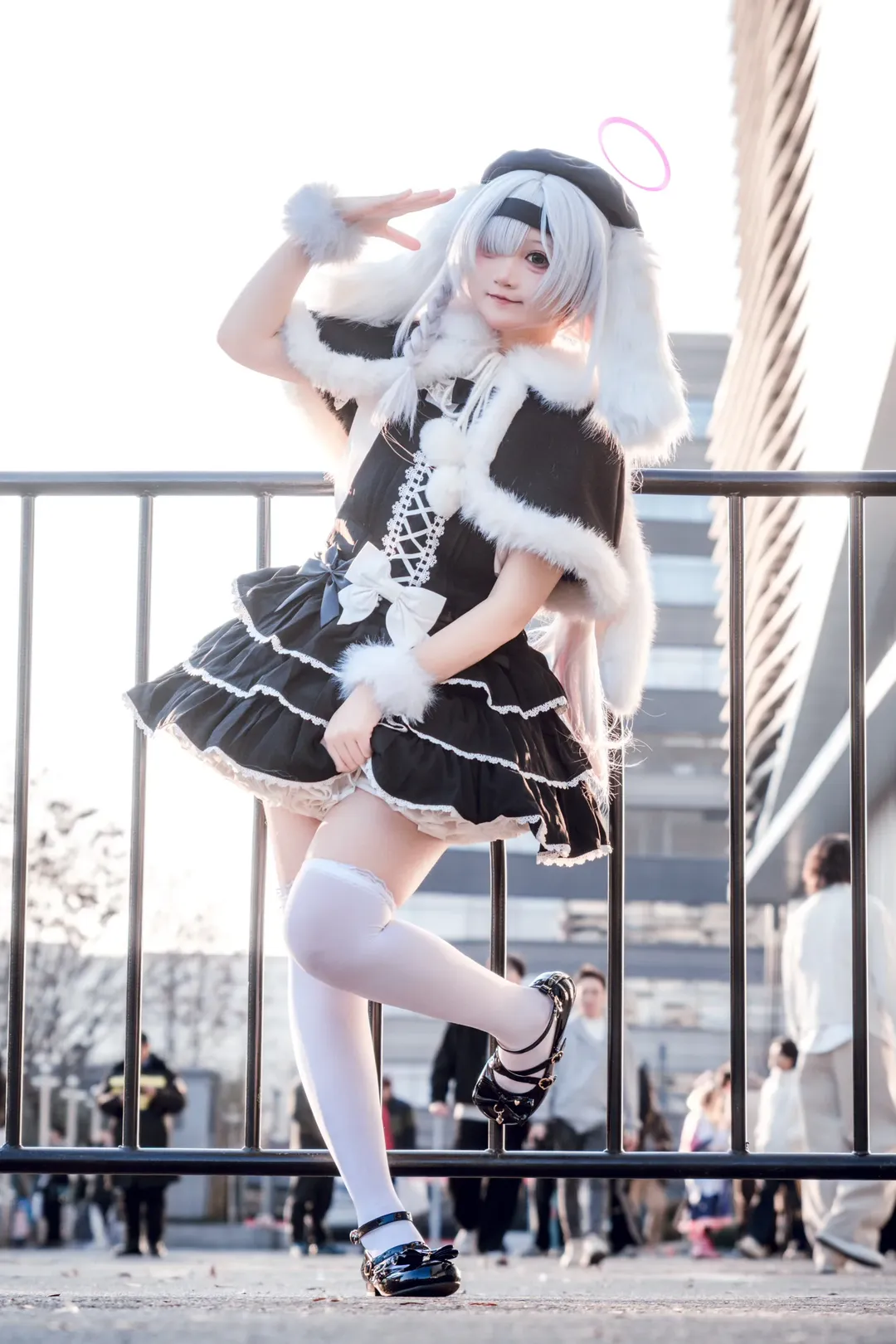 【プラナ コスプレ】ブルーアーカイブ ロップイヤー姿の愛らしい瞬間 - 1 枚目