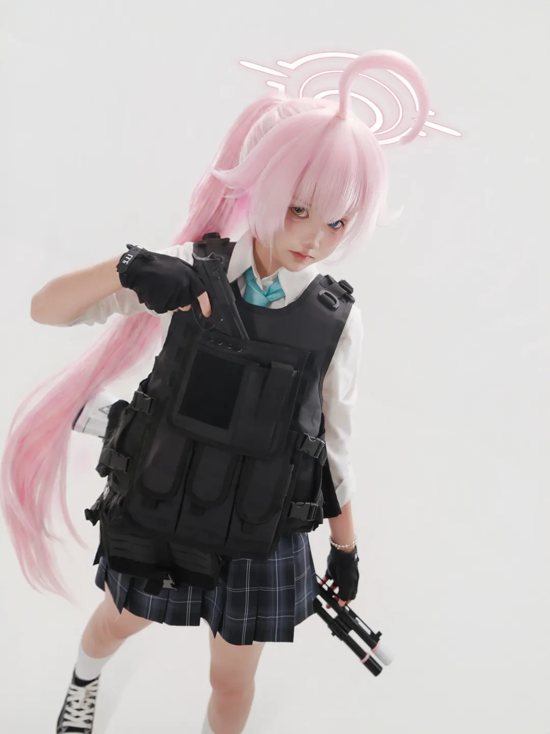 [Hoshino (Armed) Cosplay] Blue Archive: Aiming Pose Freeze-Frame, the Final Cover After Much Hesitation - Image 3
