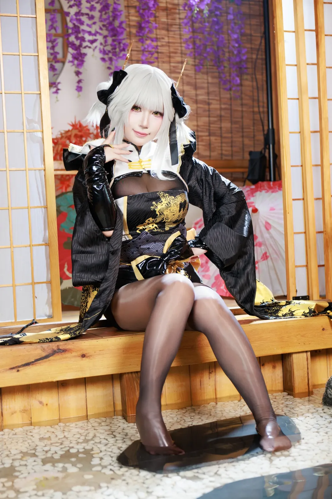 【Blanc cosplay】Goddess of Victory: Nikke: Black & Gold Japanese-Style Outfit Showcase in a Japanese Garden - Image 1