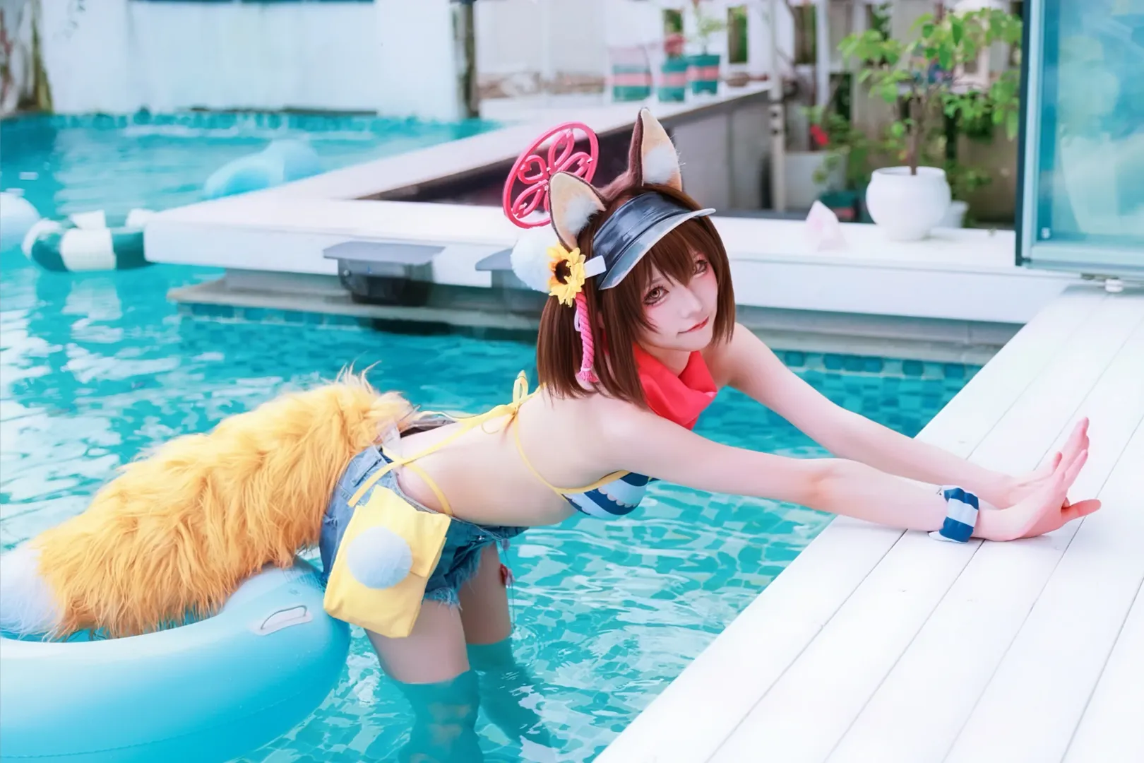 【久田泉奈cos】蔚蓝档案泳装造型，夏日玩水真开心 - 第 1 张