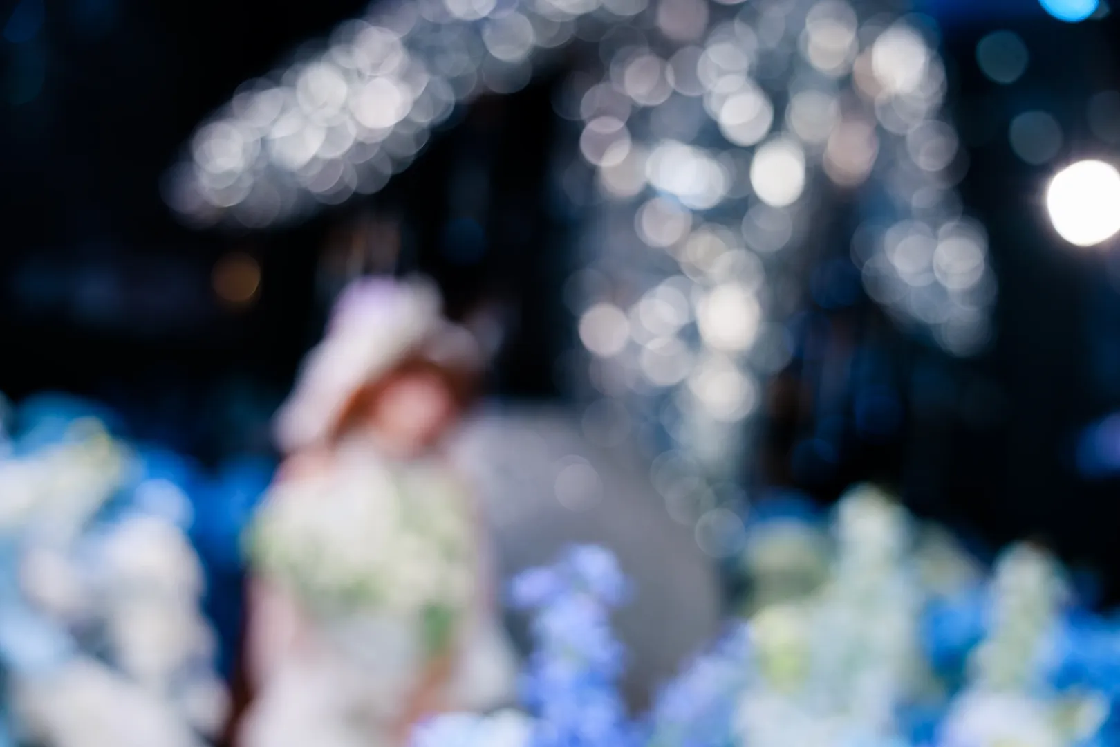 [Amagi Cosplay] Azur Lane Bride: Captured Amid Silver Stars and a Blue Sea of Flowers - Image 1