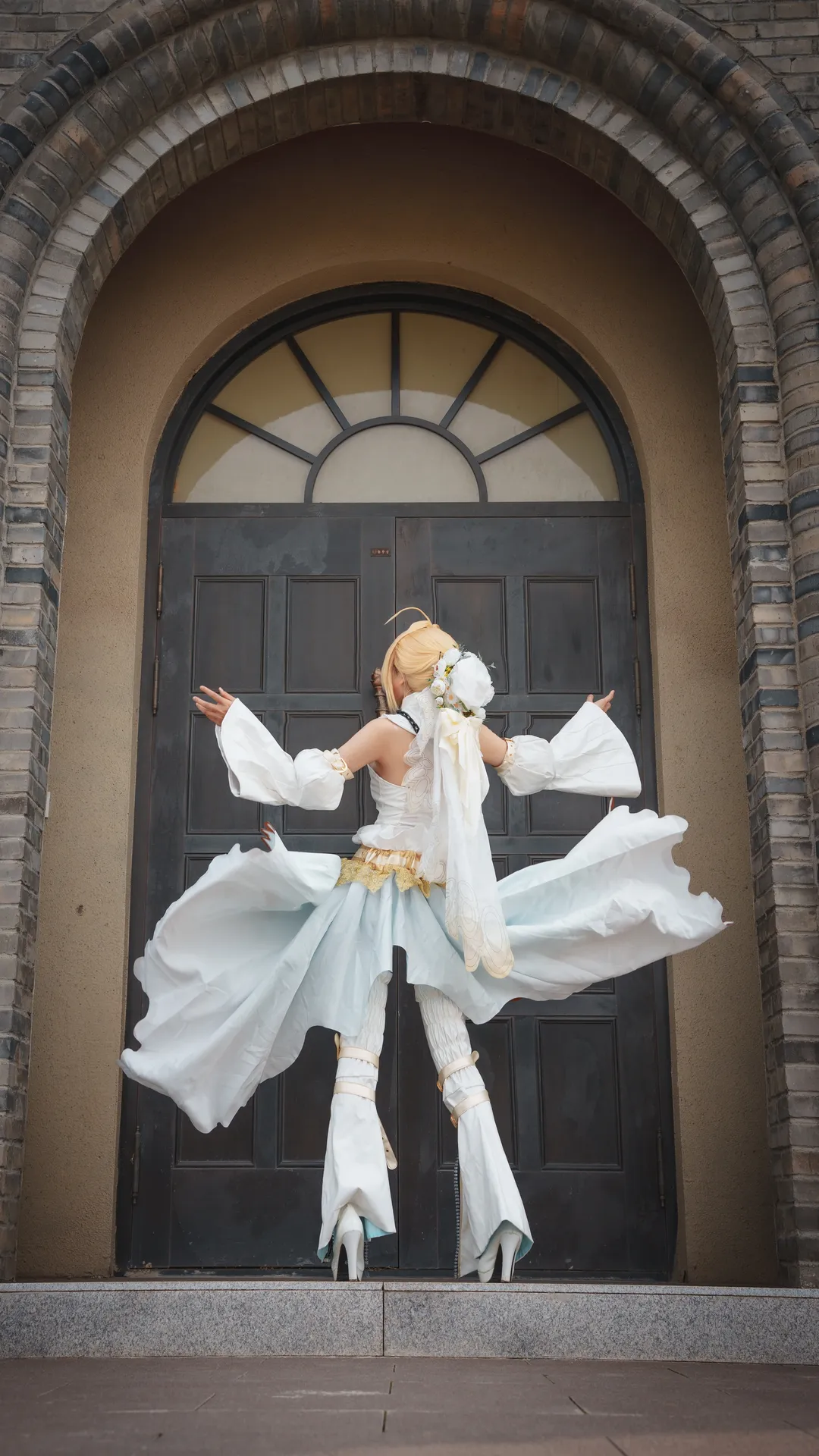 【尼禄花嫁cos】Fate/Grand Order 星辰驰骋的终幕蔷薇 - 第 3 张