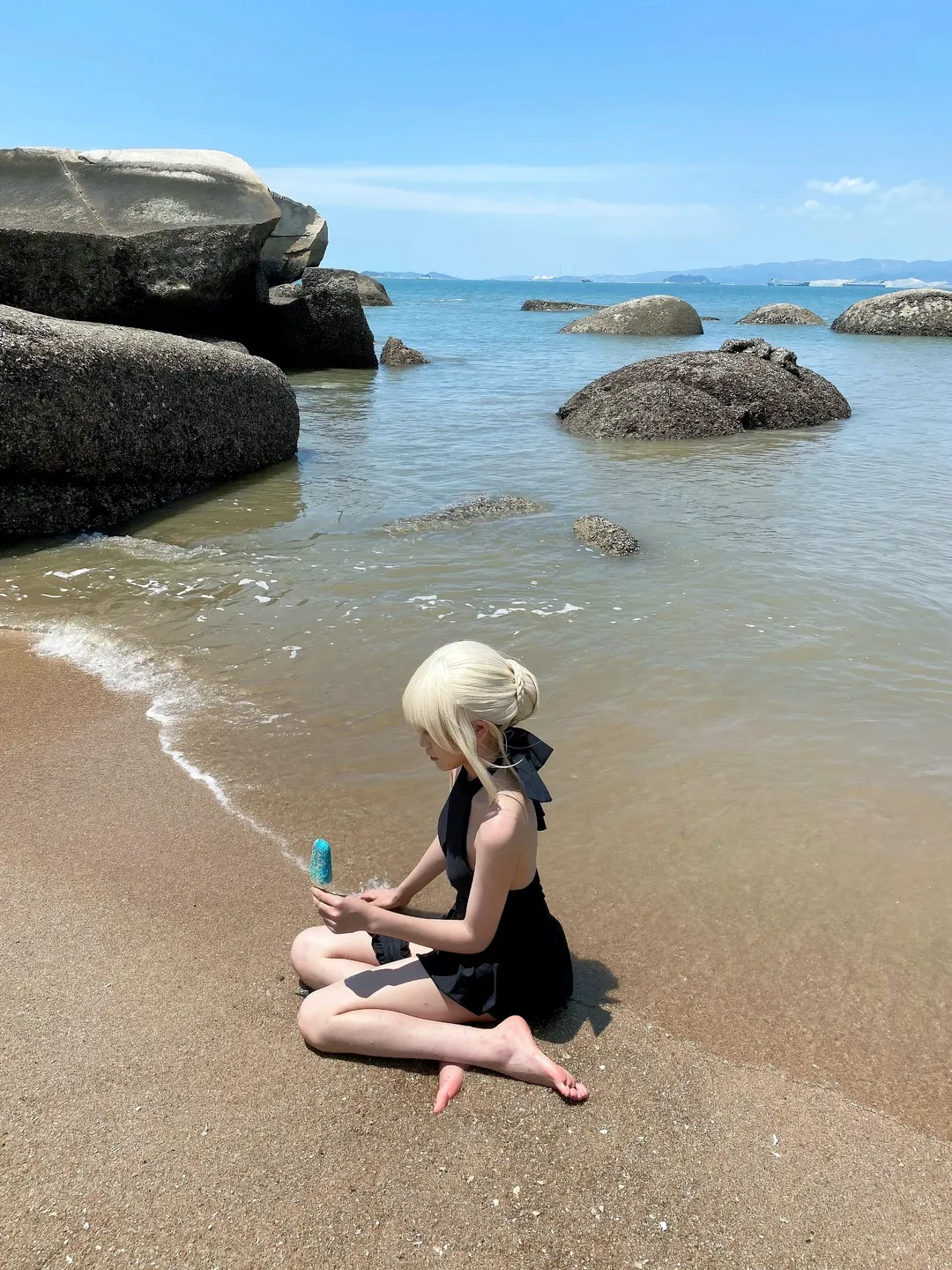 【阿尔托莉雅黑呆泳装cos】FGO夏日海边外景拍摄 - 第 3 张