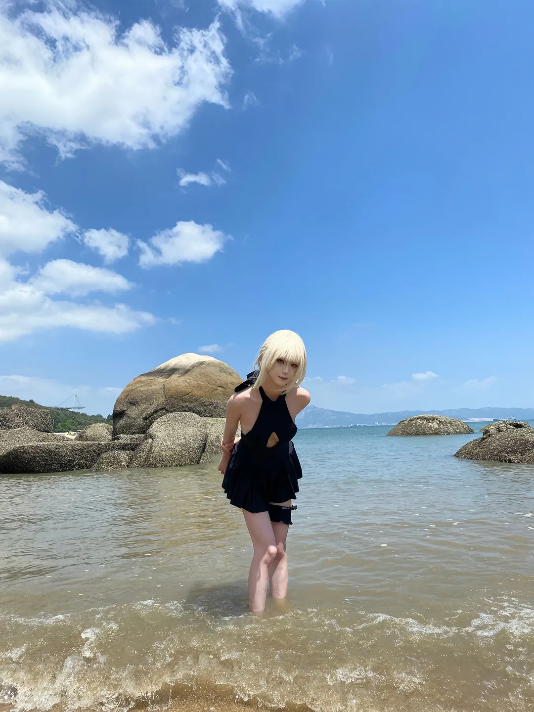 【黑呆阿尔托莉雅cos】水黑呆的海边掠影，浪花与云朵的巧合