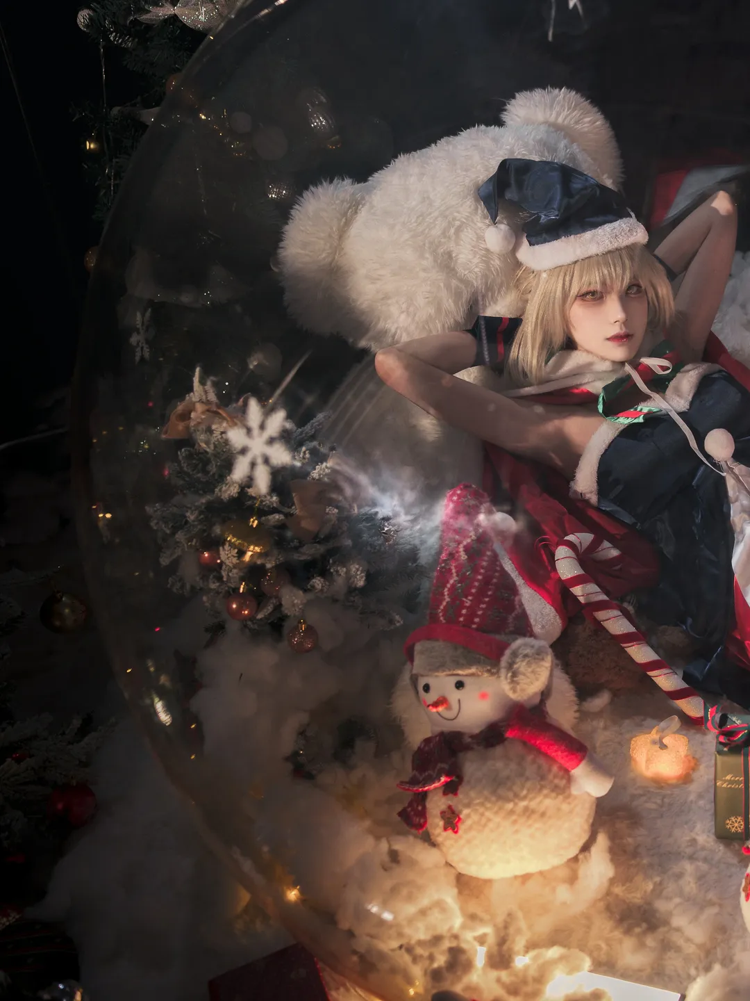 [Altria cosplay] Fate/Grand Order Santa Salter's Cold Glamour and Sensuality in a Snow Globe - Image 1