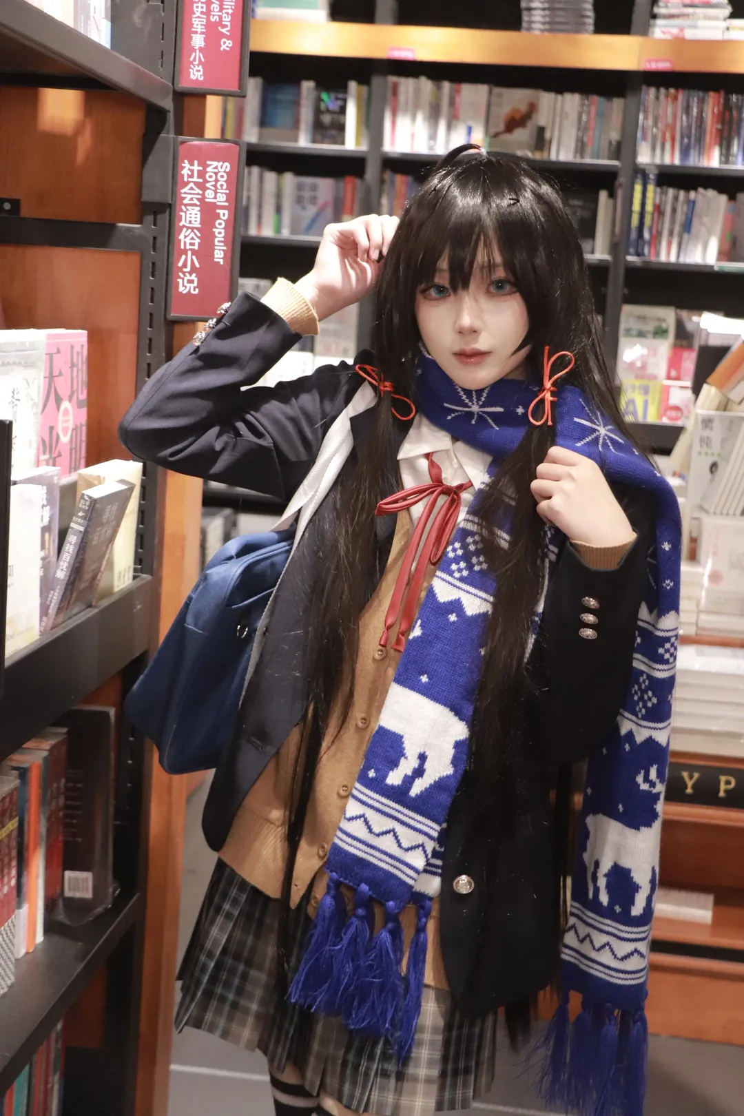 【雪之下雪乃cos】在書店裡還原青春戀愛物語的日常感 - 第 2 張