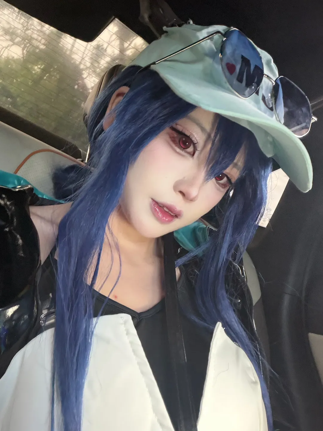 【陈晖洁cos】明日方舟假日威龙陈的驾驶座随拍 - 第 2 张