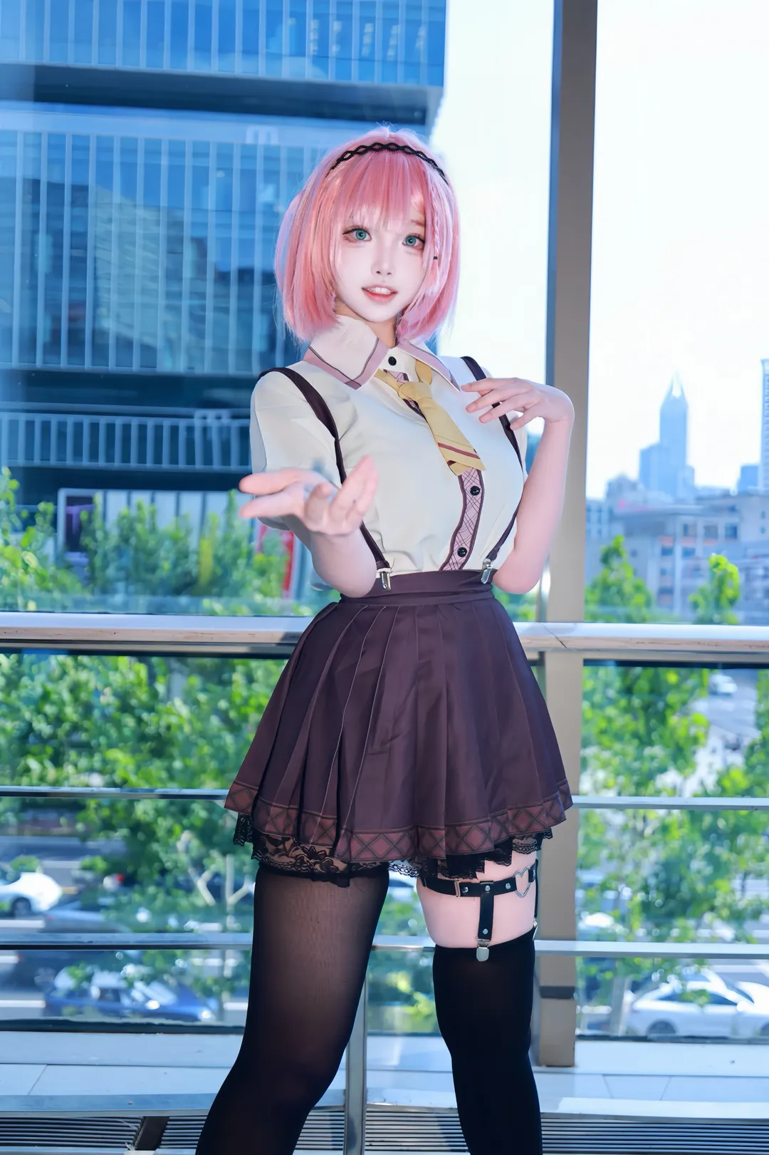 【谷风天音cos】天使纷扰的少女，玻璃幕墙前的随拍