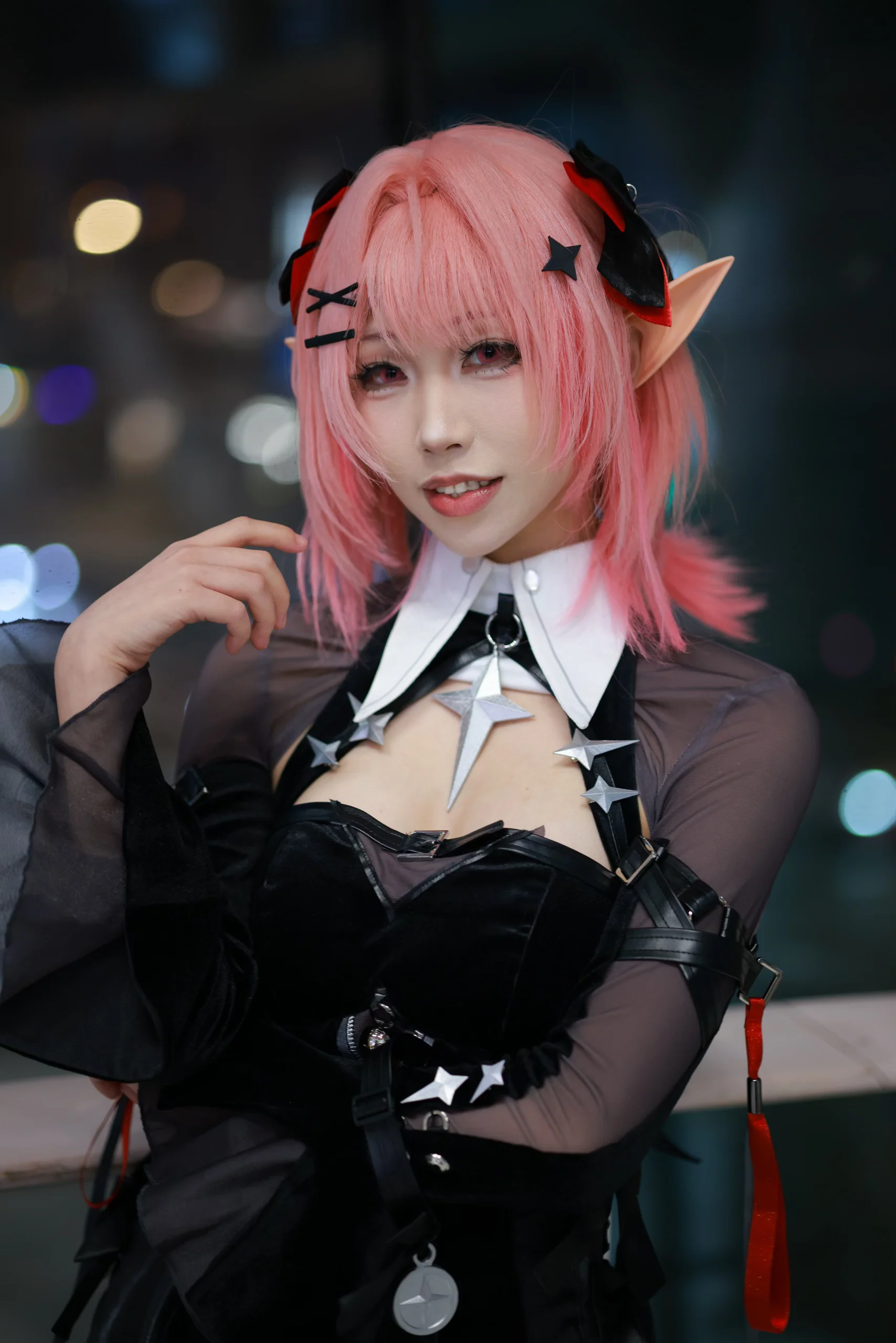 【拉米尔cos】绝区零里的粉发精灵，夜晚栏杆边的随拍 - 第 2 张