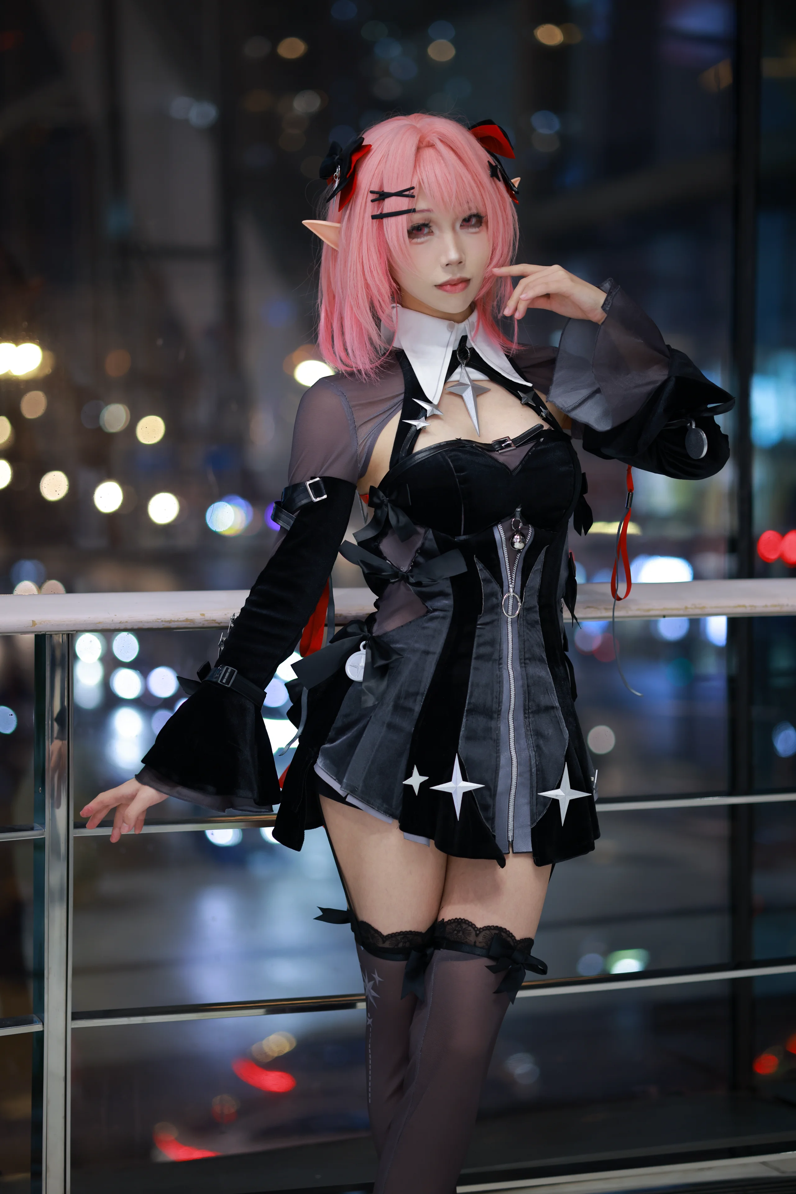 【拉米尔cos】绝区零里的粉发精灵，夜晚栏杆边的随拍 - 第 3 张