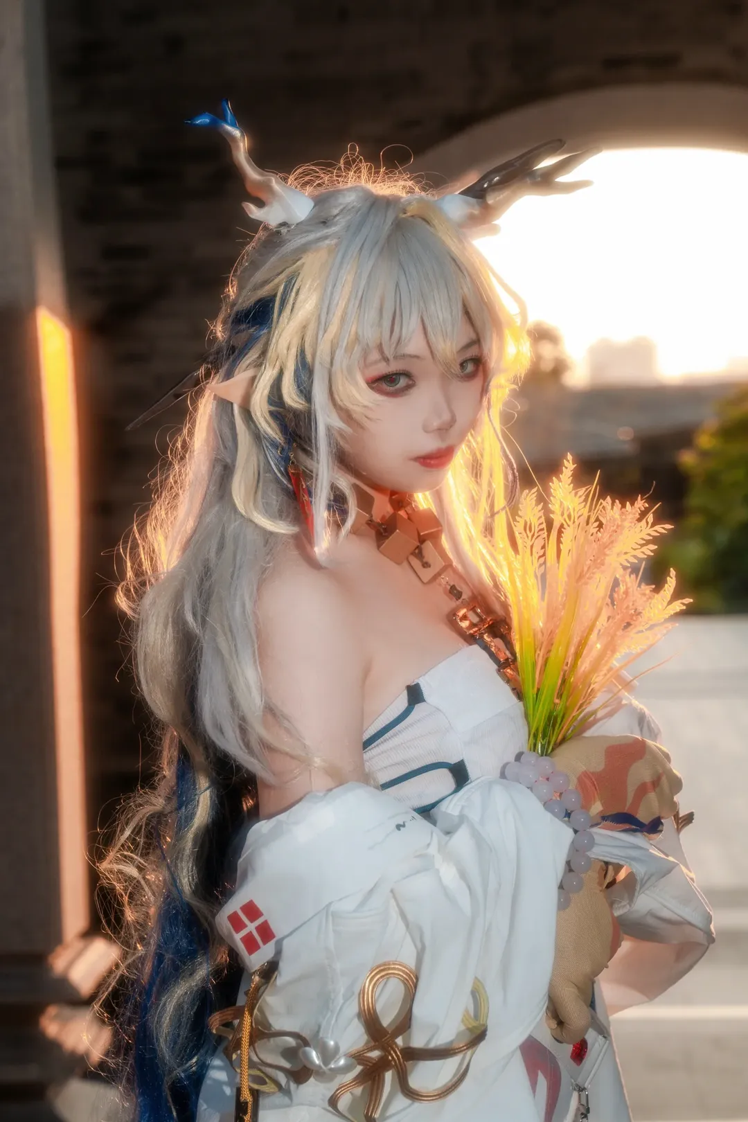 【黍cos】黄昏下的明日方舟，光影里的温柔回望 - 第 1 张