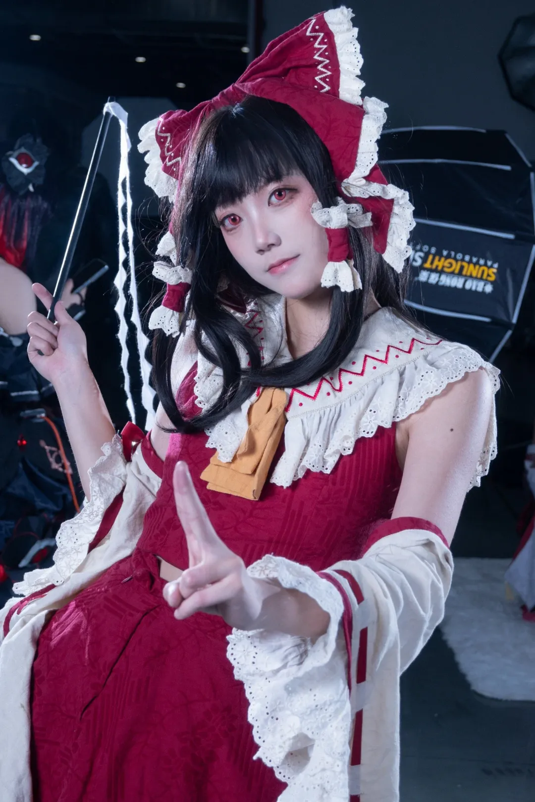【博丽灵梦cos】漫展现场的贫穷巫女，记录真实东方project - 第 1 张