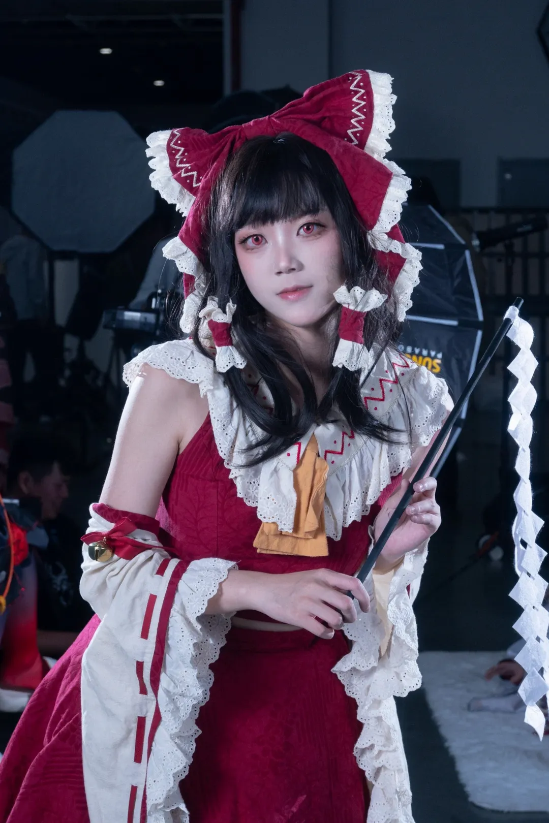 【博丽灵梦cos】漫展现场的贫穷巫女，记录真实东方project - 第 2 张