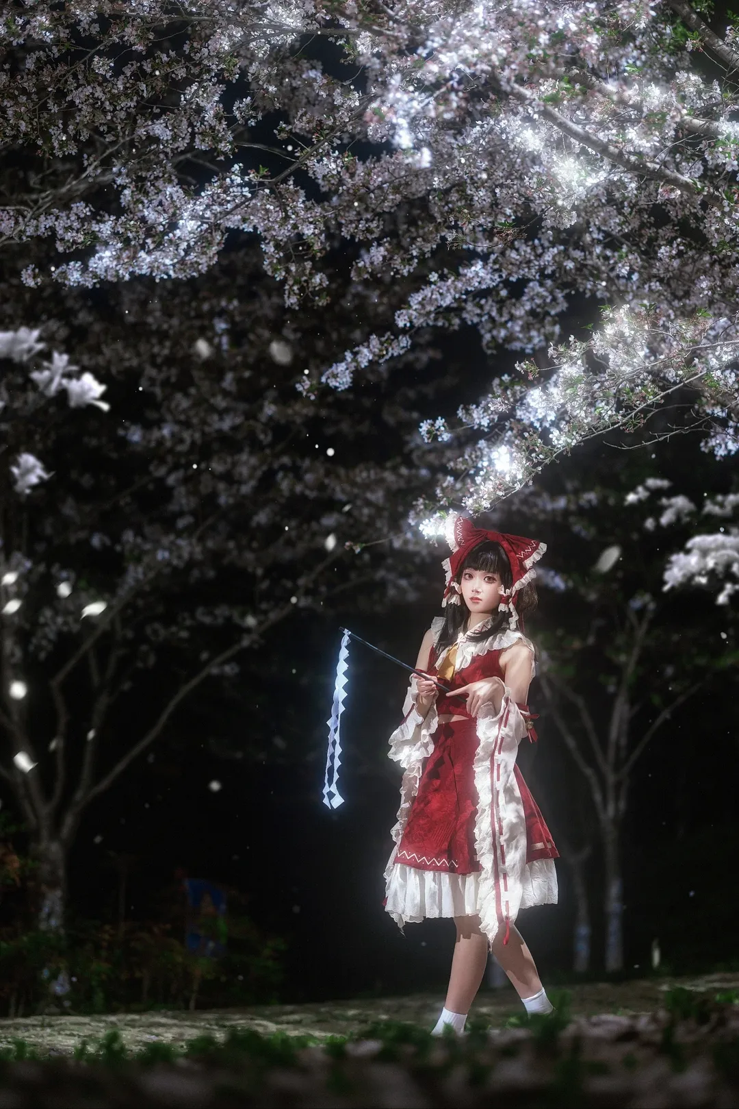 【博丽灵梦cos】夜樱下的红白巫女，春雪异变顺利结算！ - 第 3 张