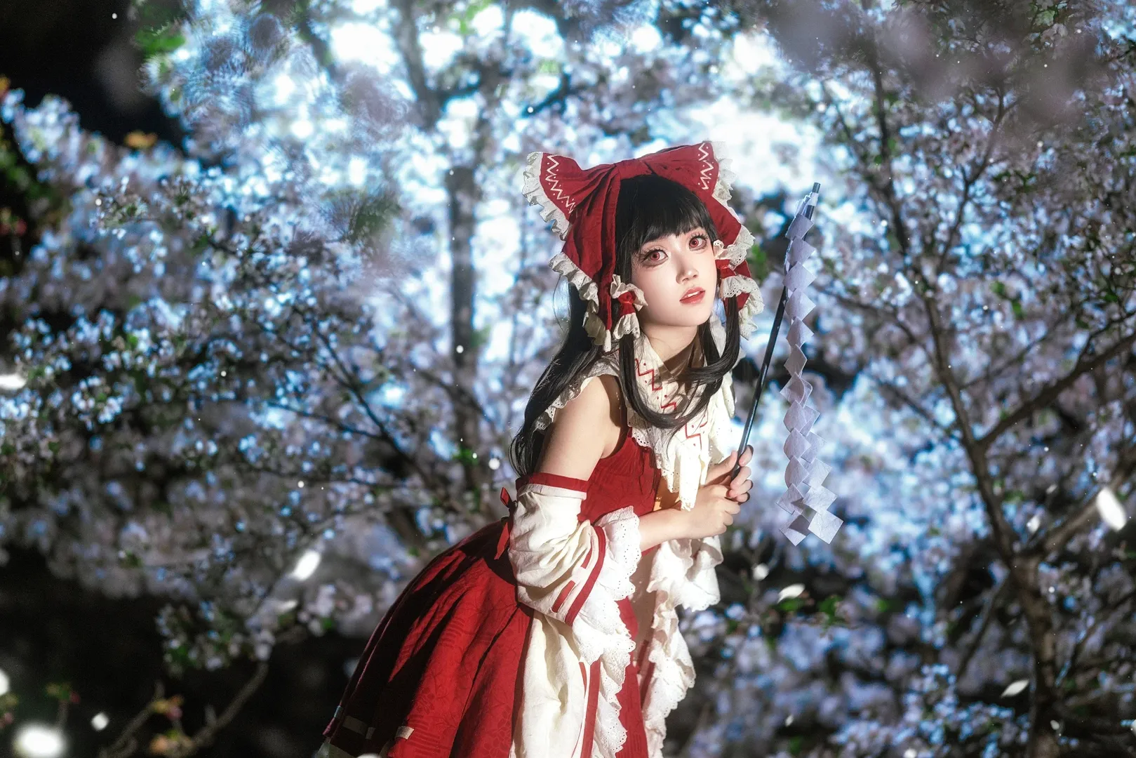 【博丽灵梦cos】夜樱下的红白巫女，春雪异变顺利结算！ - 第 5 张