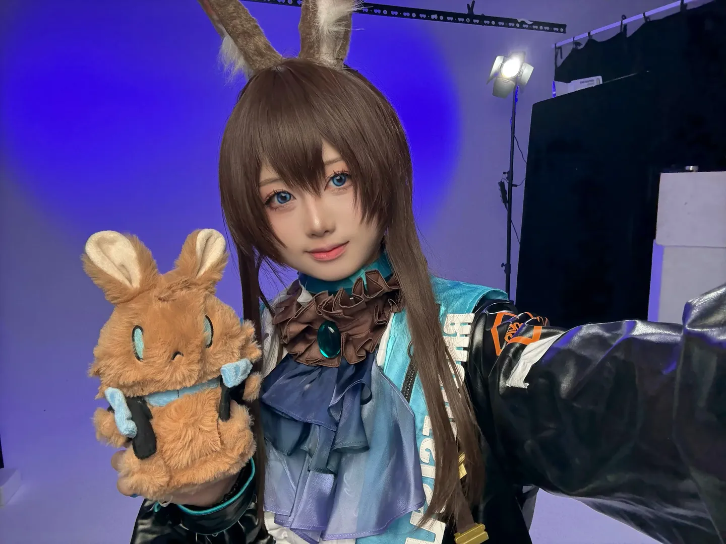 【阿米娅cos】明日方舟，兔兔的影棚自拍分享