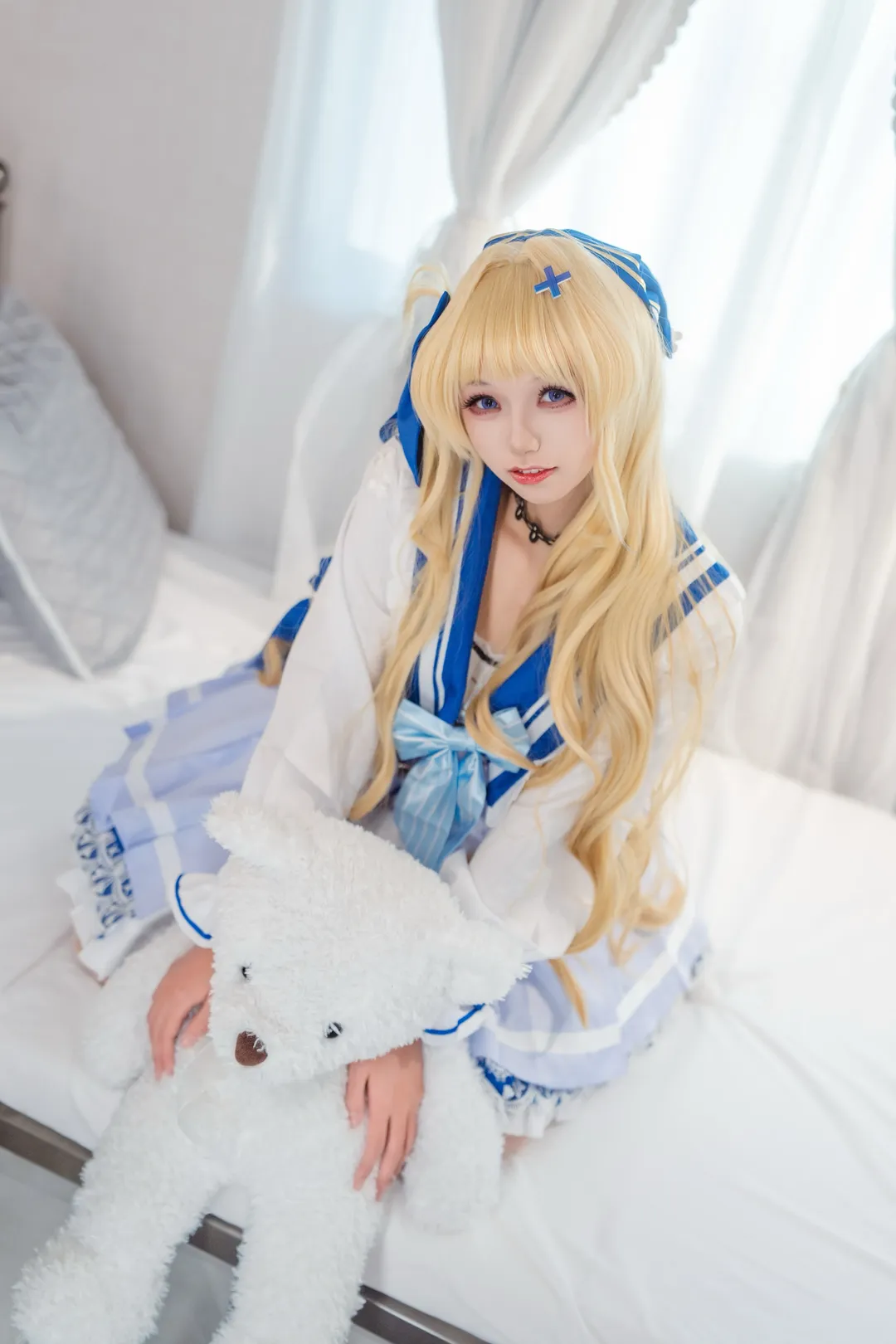 【フィービー コスプレ】『鳴潮』の青と白のセーラー服、モフモフな白熊の相棒 - 3 枚目