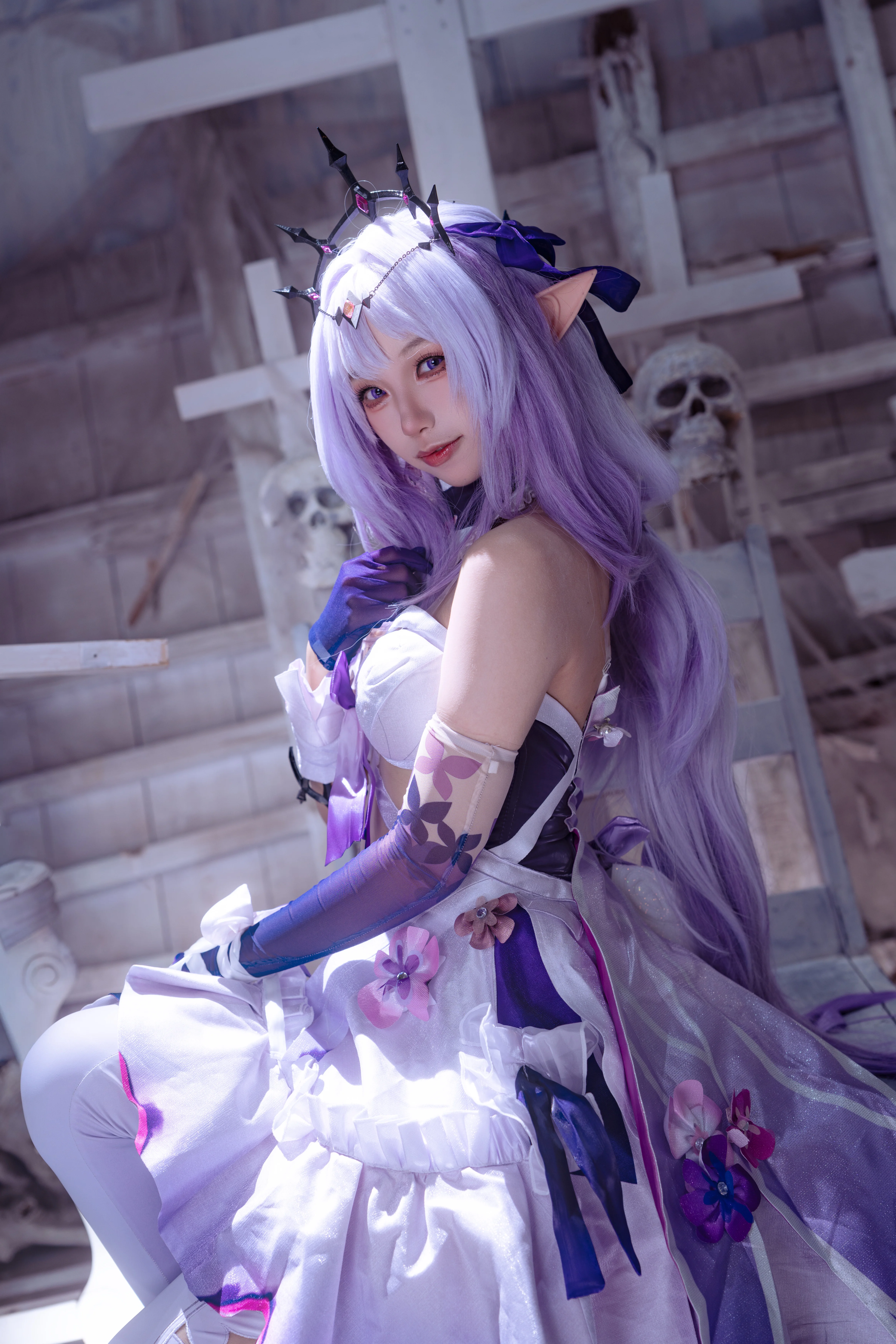 【崩壞星穹鐵道遐蝶cos】廢墟與花瓣間的靜謐回眸 - 第 3 張