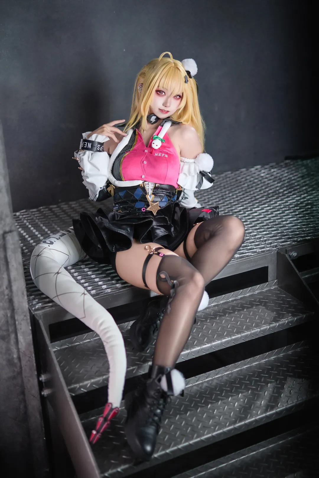 【希希芙cos】绝区零工业风楼梯上的视觉冲击 - 第 3 张