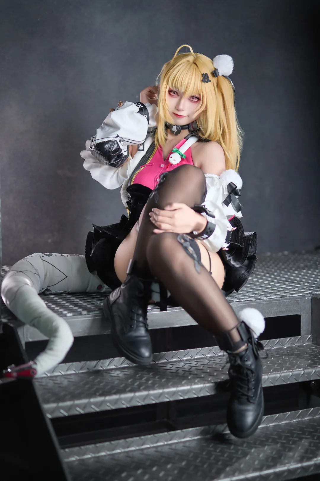 【希希芙cos】绝区零工业风楼梯上的视觉冲击 - 第 4 张