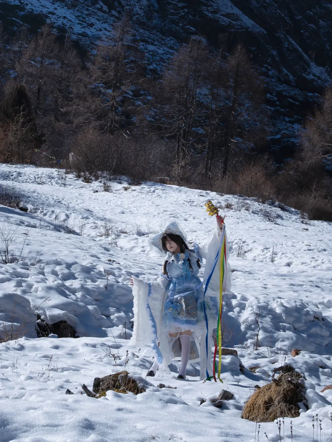 【博丽灵梦cos】雪原上的青色巫女，东方project旅拍 - 第 1 张
