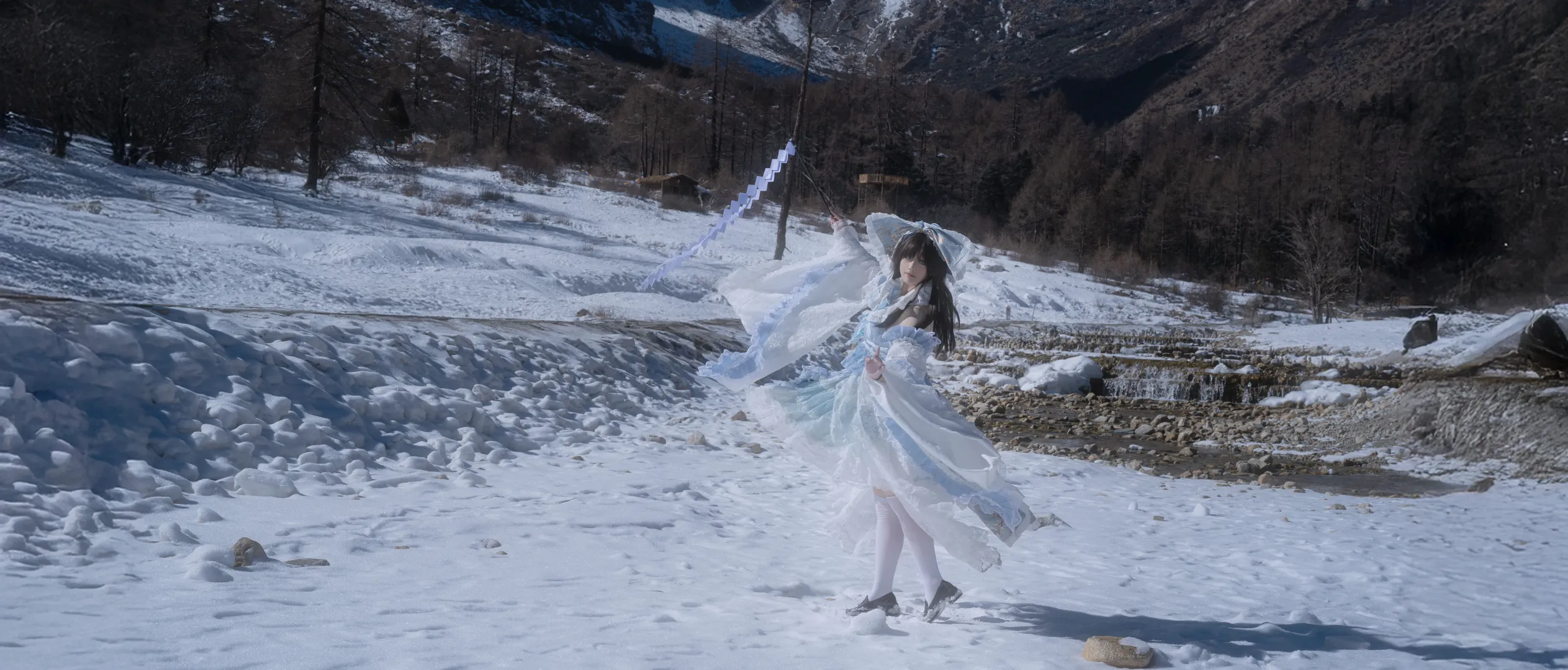 【博丽灵梦cos】雪原上的青色巫女，东方project旅拍 - 第 4 张