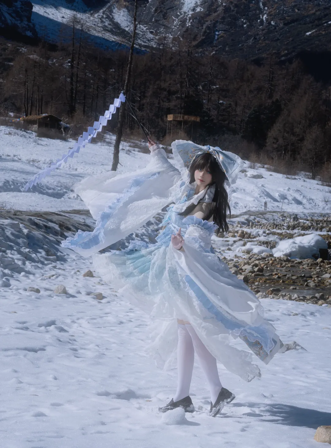 【博丽灵梦cos】雪原上的青色巫女，东方project旅拍 - 第 5 张