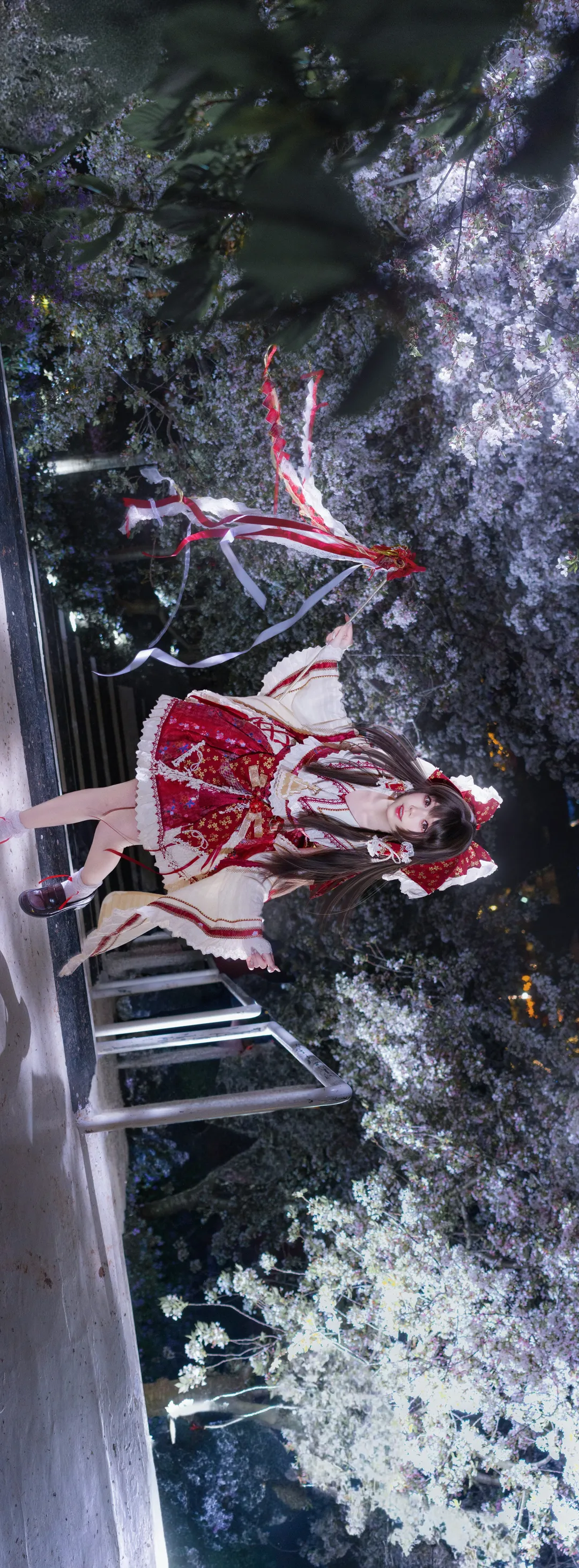 【博丽灵梦cos】夜樱下的红白巫女，定格灵动瞬间
