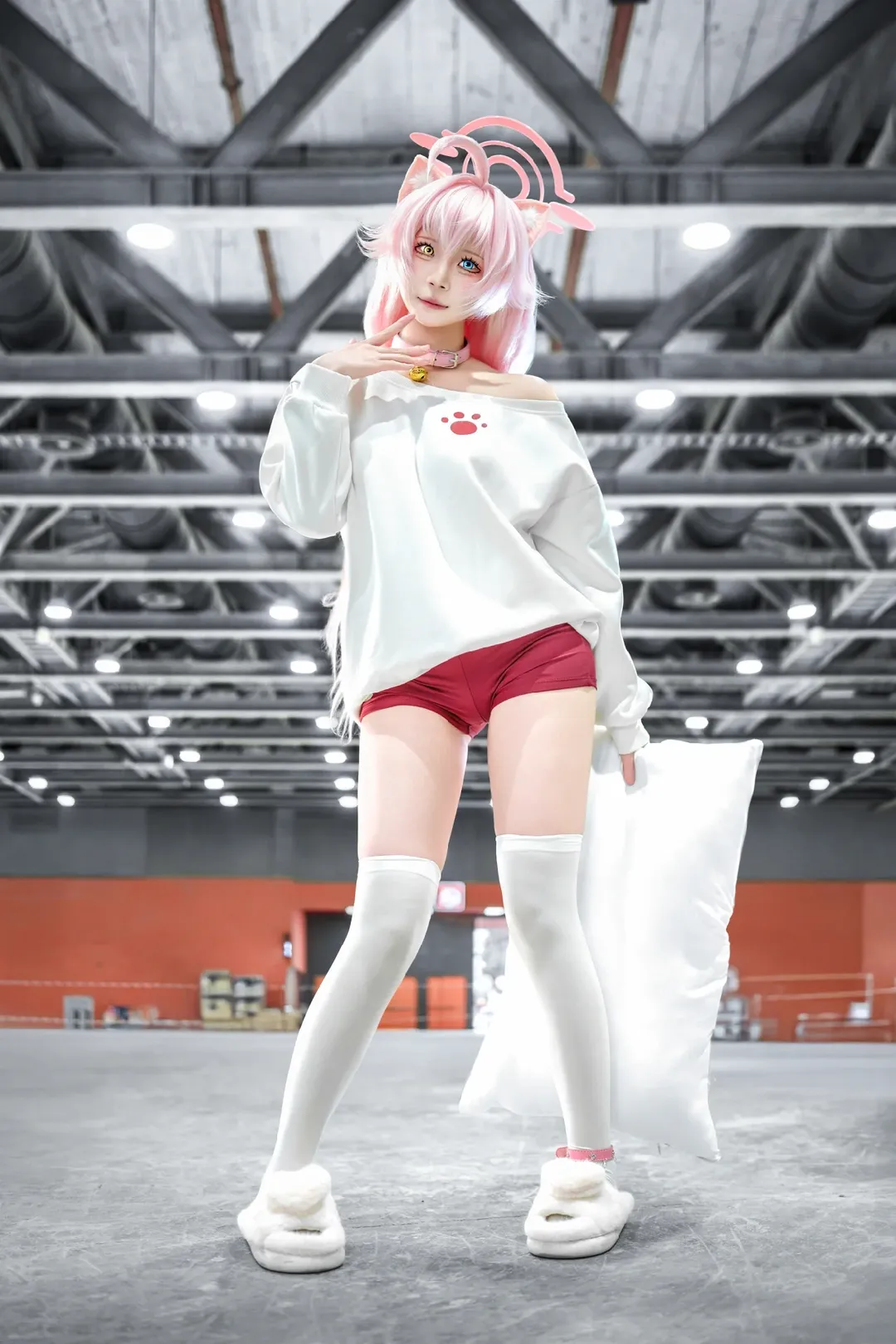 【小鸟游星野cos】萤火虫漫展的粉白搭配，懒洋洋的可爱场照