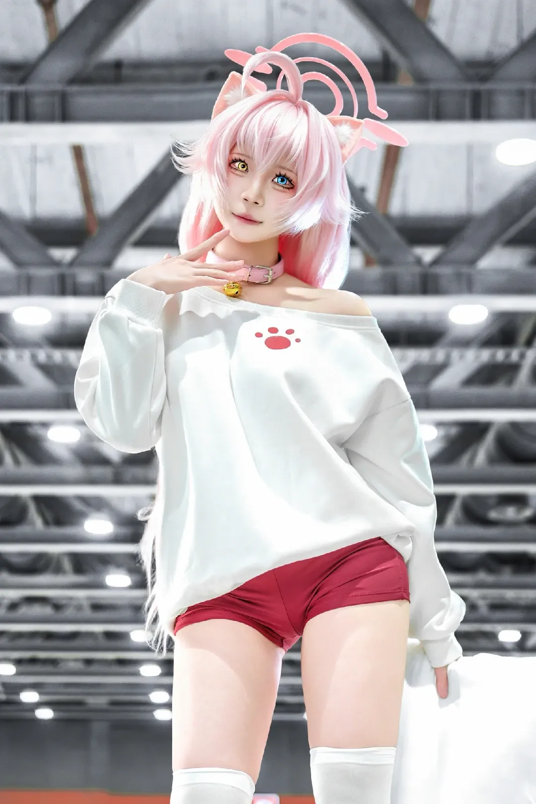 【小鳥遊ホシノ コスプレ】ホタルACGエキスポのピンク×ホワイトコーデ、気だるくキュートなイベント写真 - 2 枚目