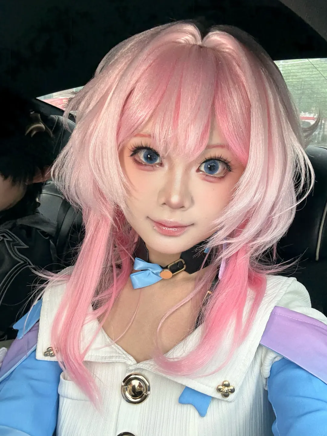 【三月七cos】崩坏星穹铁道，粉发蓝眸的列车少女