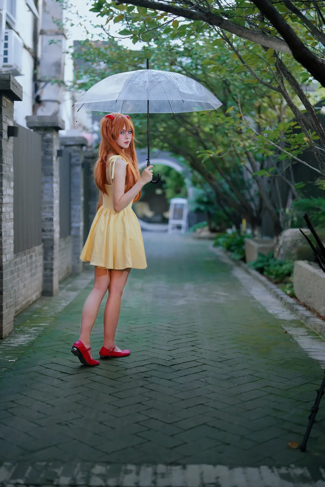 【明日香cos】798雨中黄裙与工业金属的碰撞 - 第 4 张