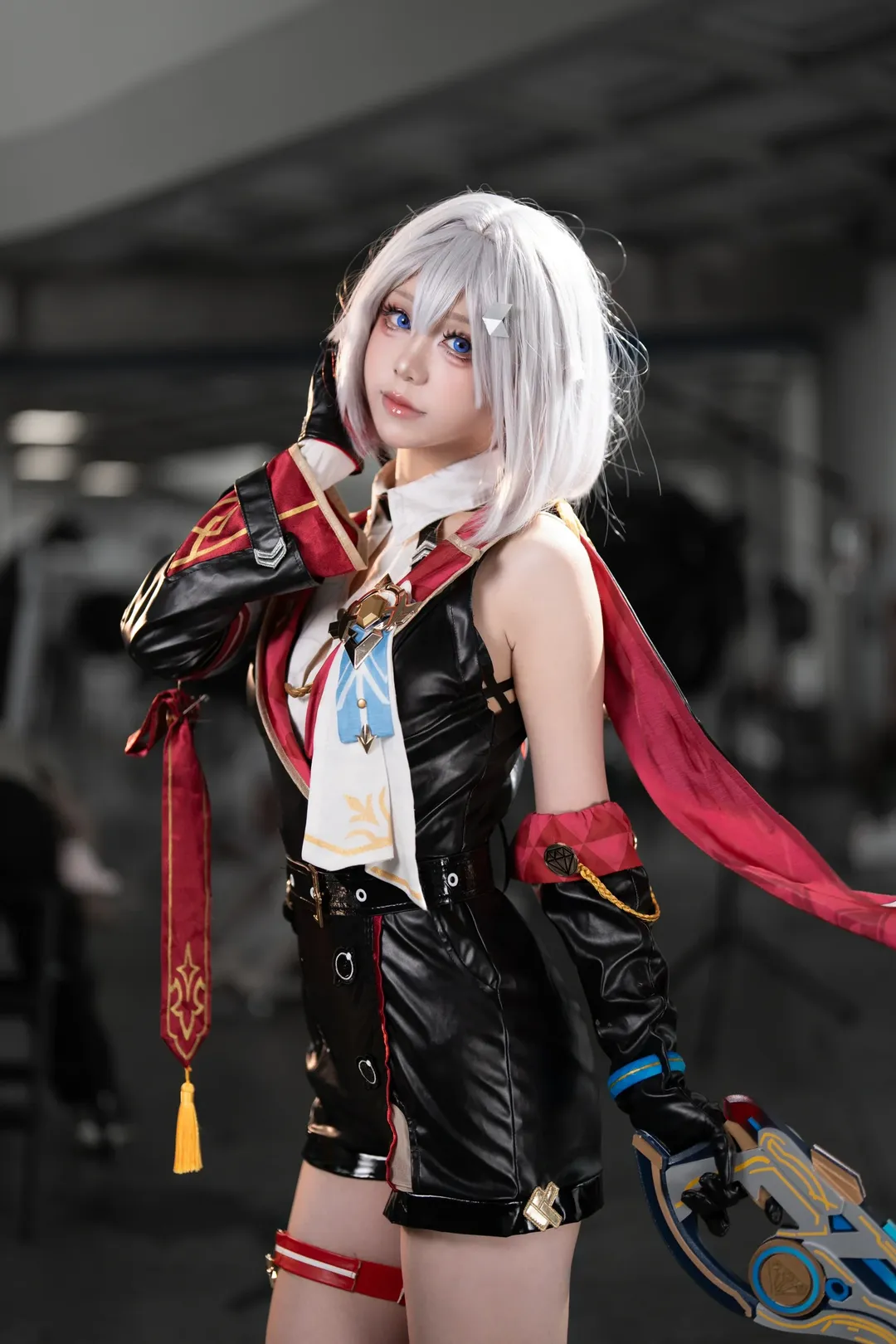 [Topaz cosplay] Honkai: Star Rail: Tactical-Vibe Convention Photos in Black, Red, Silver, and White - Image 3