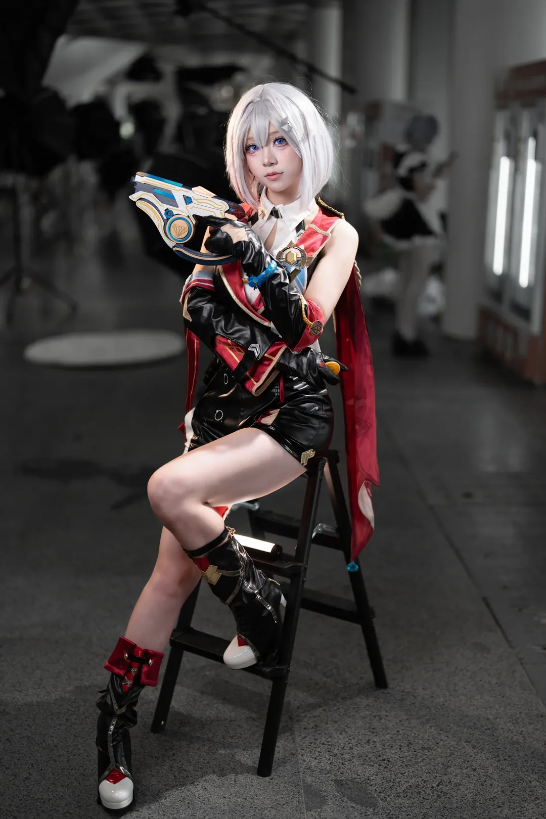 [Topaz cosplay] Honkai: Star Rail: Tactical-Vibe Convention Photos in Black, Red, Silver, and White - Image 4