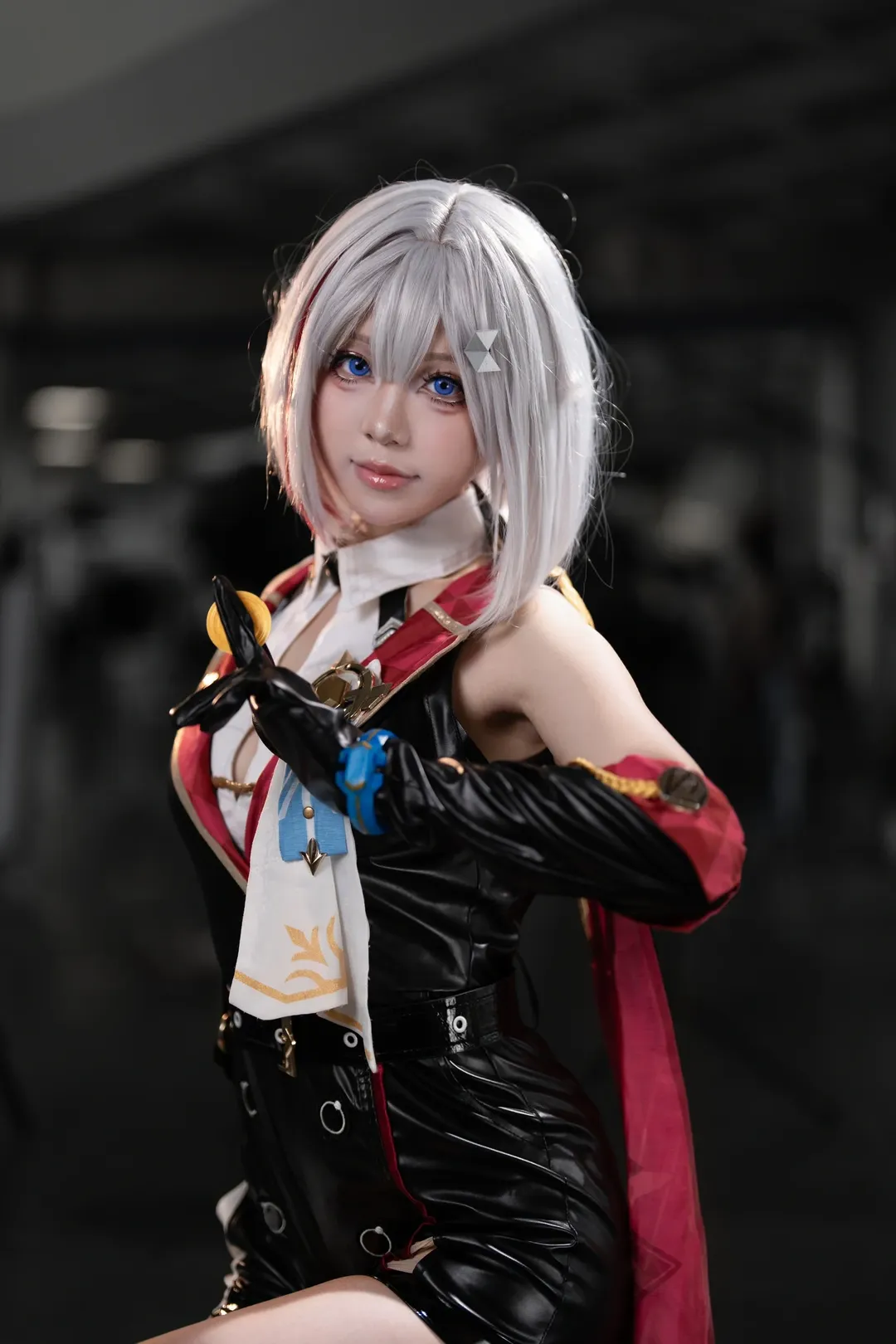 [Topaz cosplay] Honkai: Star Rail: Tactical-Vibe Convention Photos in Black, Red, Silver, and White - Image 5