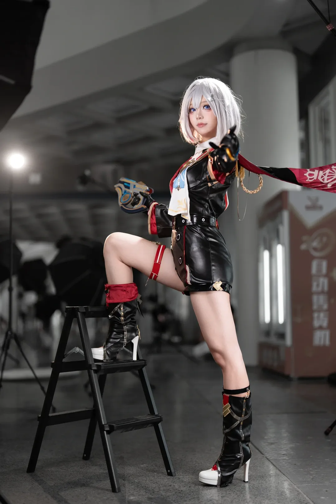 【托帕cos】崩坏星穹铁道，黑红银白配色的实战感场照