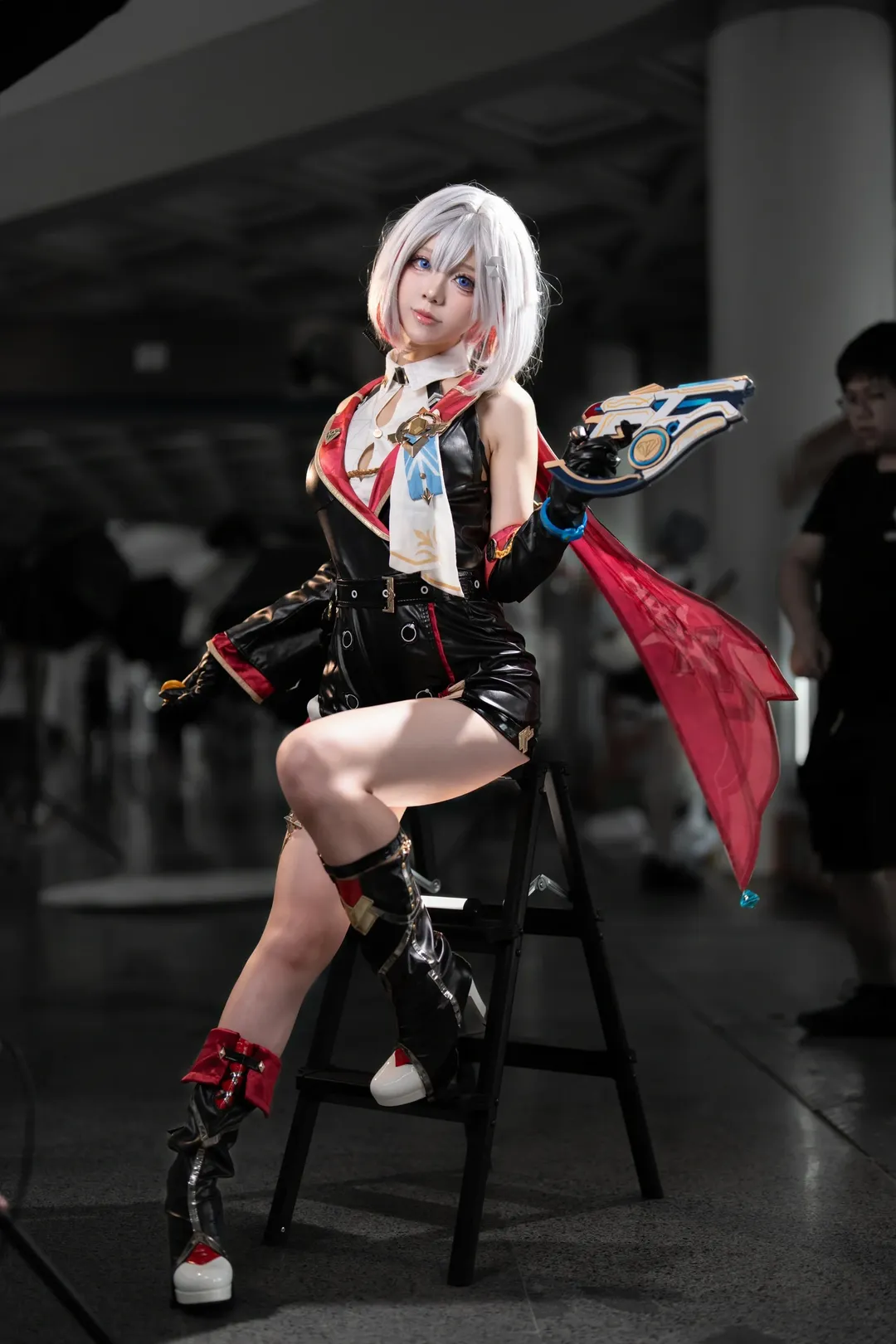 [Topaz cosplay] Honkai: Star Rail: Tactical-Vibe Convention Photos in Black, Red, Silver, and White - Image 7